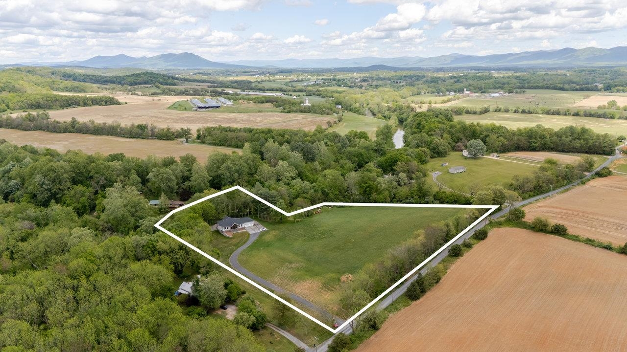 10 SAMUEL BEARS RD, WEYERS CAVE, Virginia 24486, 6 Bedrooms Bedrooms, ,4 BathroomsBathrooms,Residential,10 SAMUEL BEARS RD,664316 MLS # 664316
