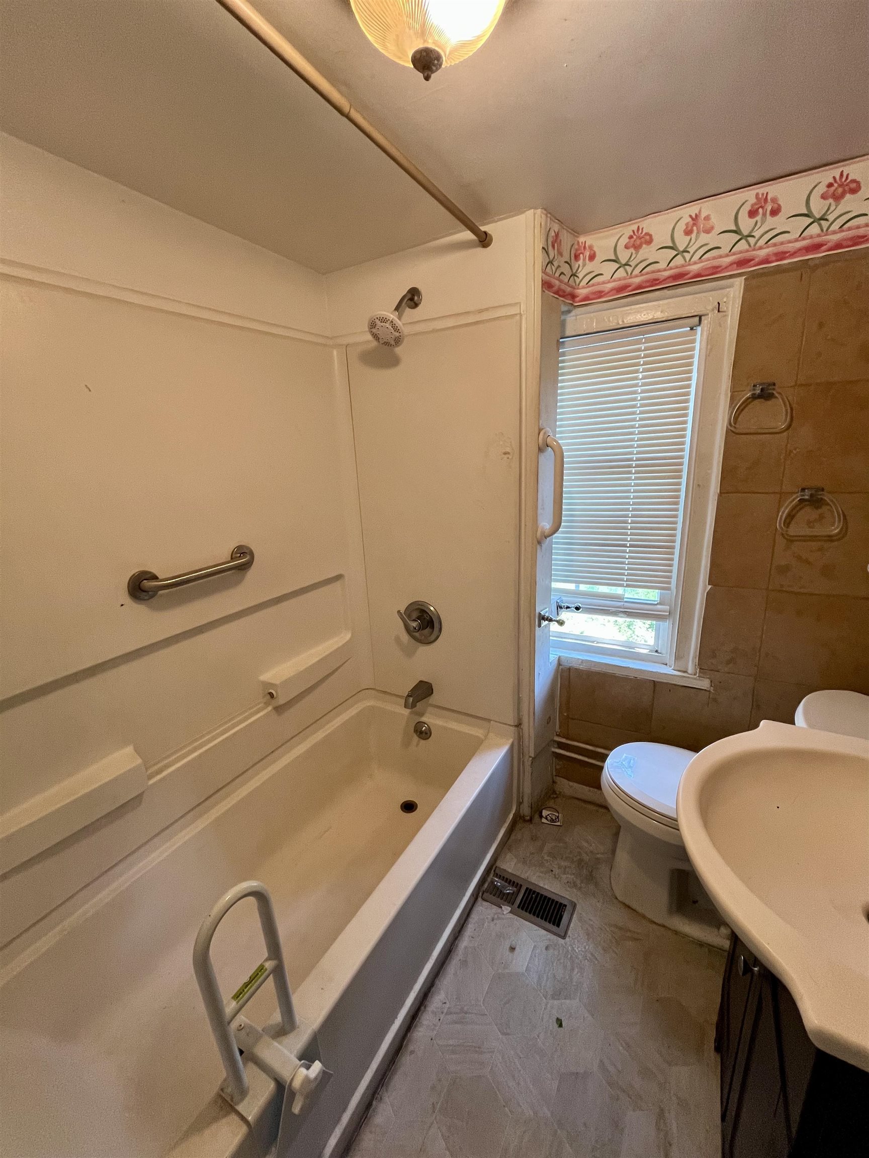 500 RIDGE ST, CHARLOTTESVILLE, Virginia 22902, 5 Bedrooms Bedrooms, ,3 BathroomsBathrooms,Residential,500 RIDGE ST,664321 MLS # 664321
