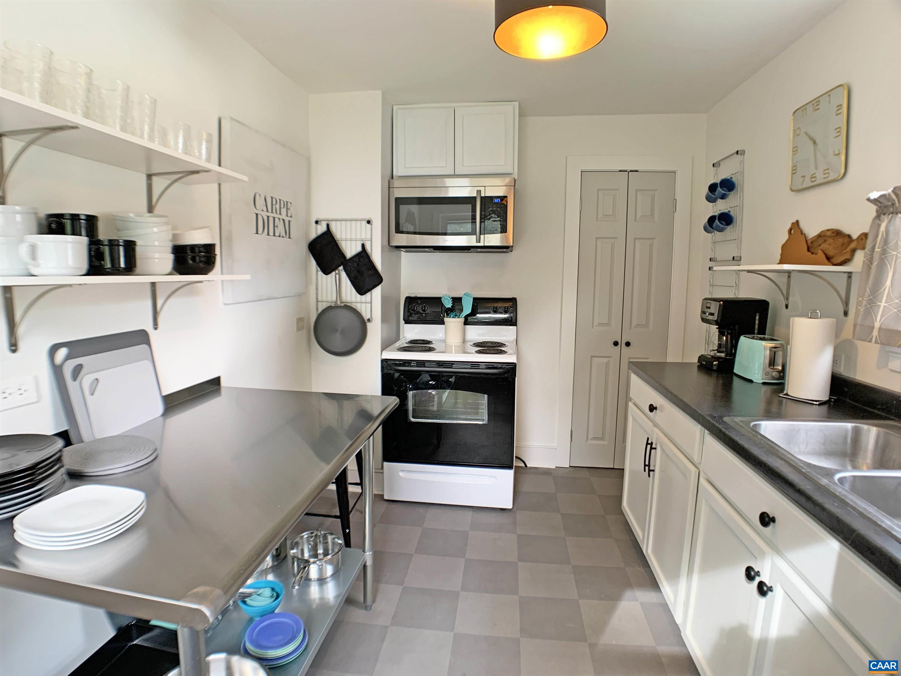 239 SHAMROCK RD, CHARLOTTESVILLE, Virginia 22903, 2 Bedrooms Bedrooms, ,1 BathroomBathrooms,Residential,239 SHAMROCK RD,664322 MLS # 664322