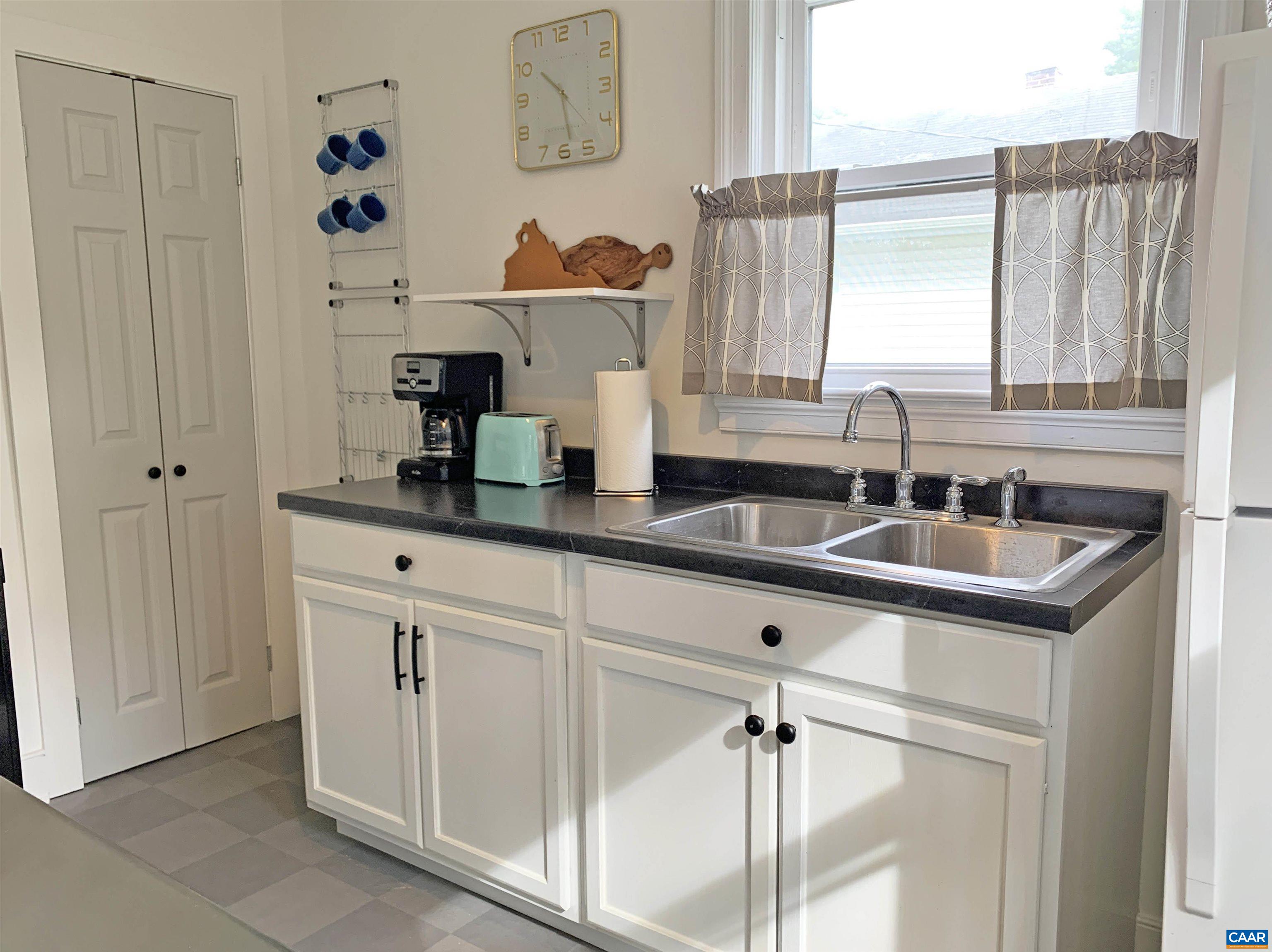 239 SHAMROCK RD, CHARLOTTESVILLE, Virginia 22903, 2 Bedrooms Bedrooms, ,1 BathroomBathrooms,Residential,239 SHAMROCK RD,664322 MLS # 664322