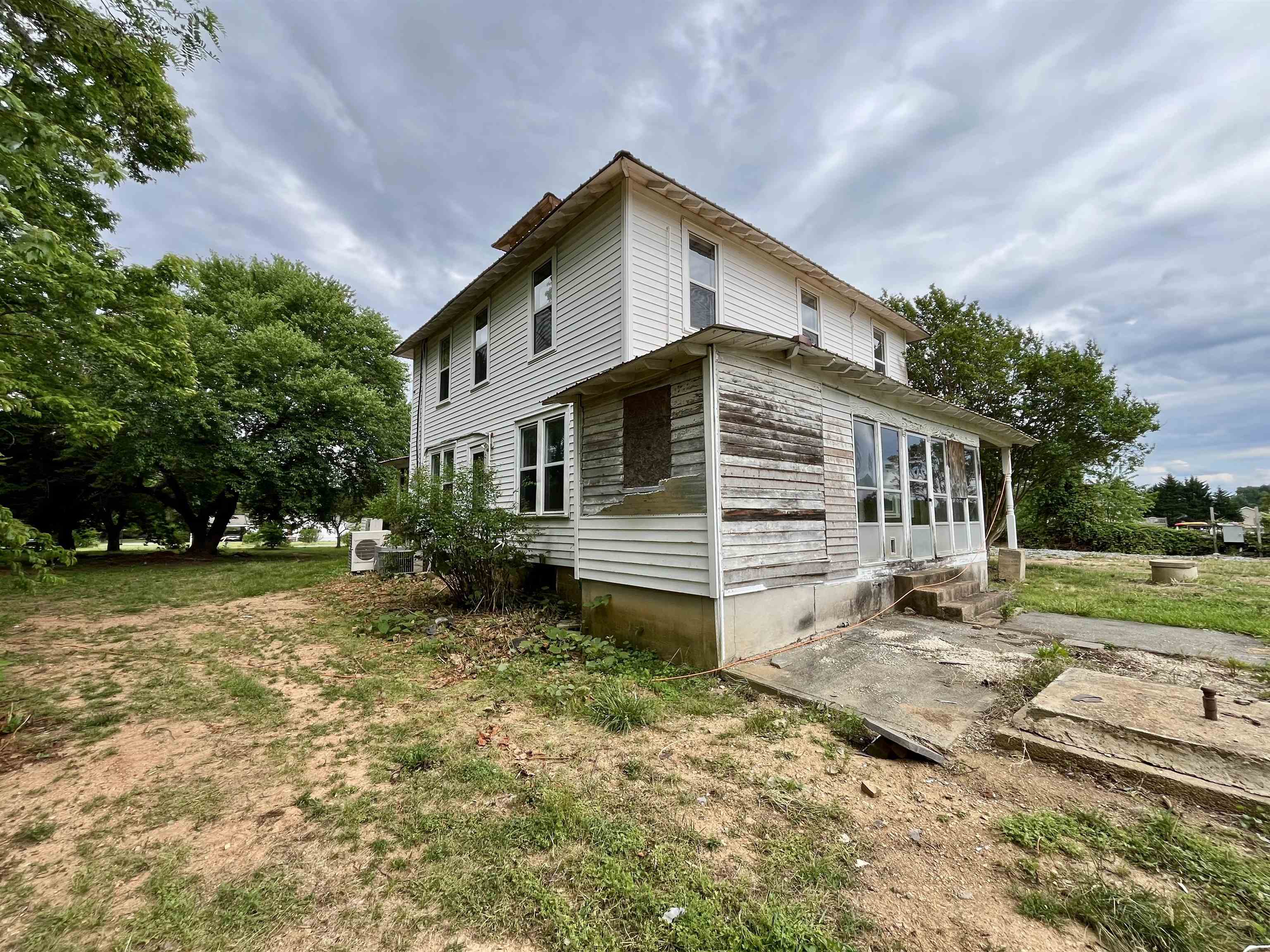2315 ROLLING RD S, SCOTTSVILLE, Virginia 24590, 5 Bedrooms Bedrooms, ,2 BathroomsBathrooms,Residential,2315 ROLLING RD S,664324 MLS # 664324
