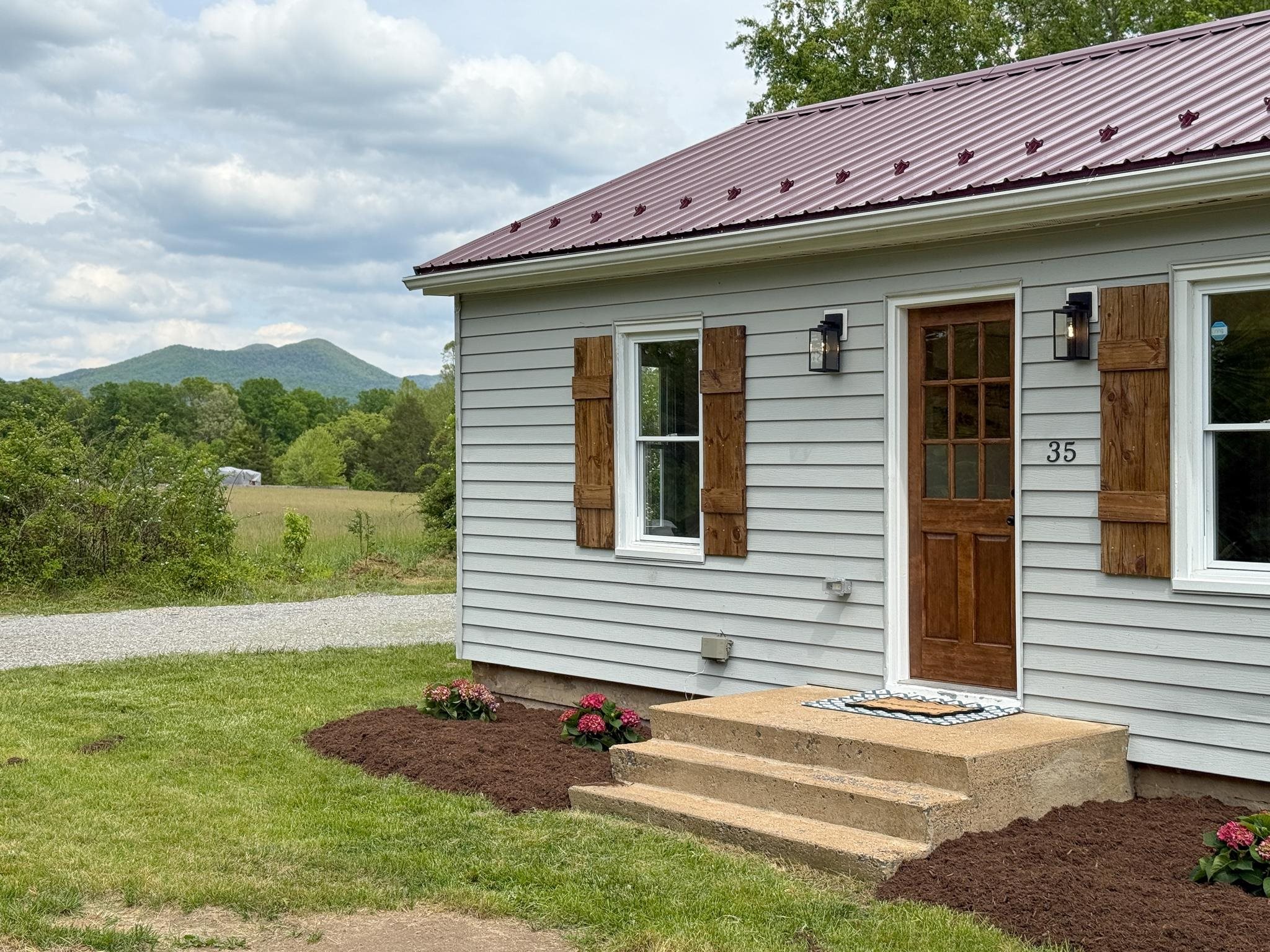 35 SAMSONS CIR, CRIMORA, Virginia 24431, 2 Bedrooms Bedrooms, ,1 BathroomBathrooms,Residential,35 SAMSONS CIR,664325 MLS # 664325