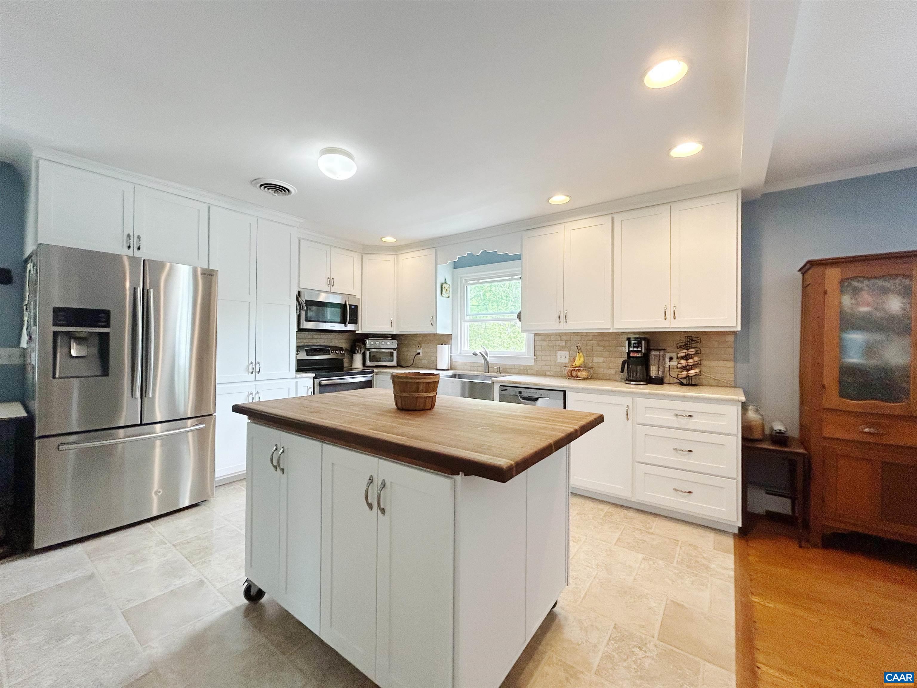 102 BOLLINGBROOK DR, CHARLOTTESVILLE, Virginia 22911, 3 Bedrooms Bedrooms, ,3 BathroomsBathrooms,Residential,102 BOLLINGBROOK DR,664326 MLS # 664326