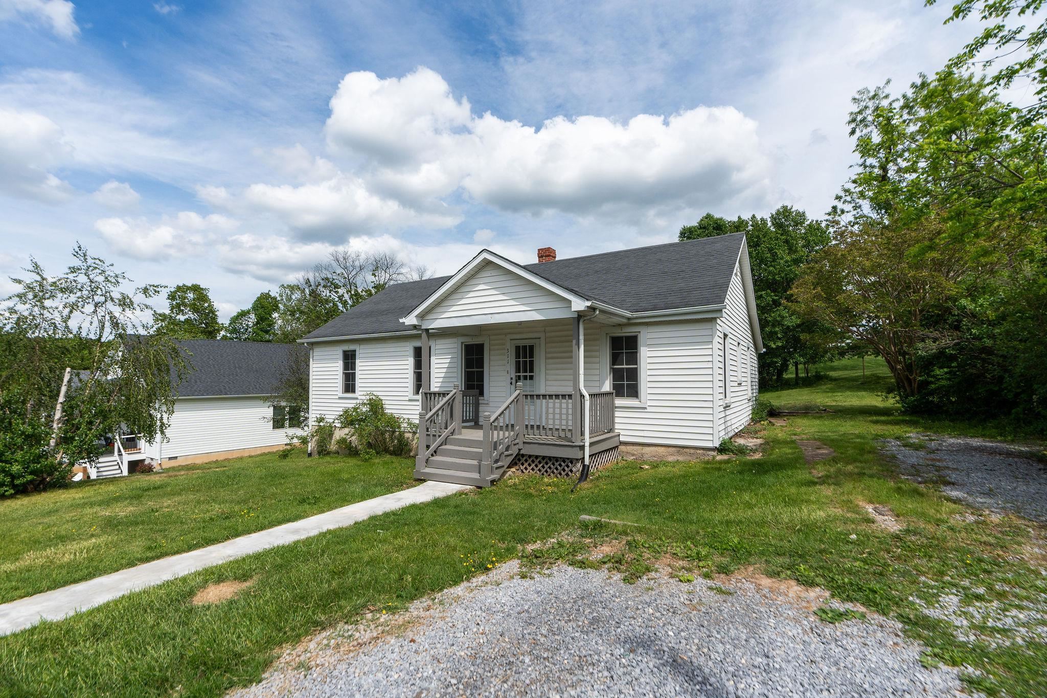 311 GRAY AVE, STAUNTON, Virginia 24401, 3 Bedrooms Bedrooms, ,2 BathroomsBathrooms,Residential,311 GRAY AVE,664328 MLS # 664328