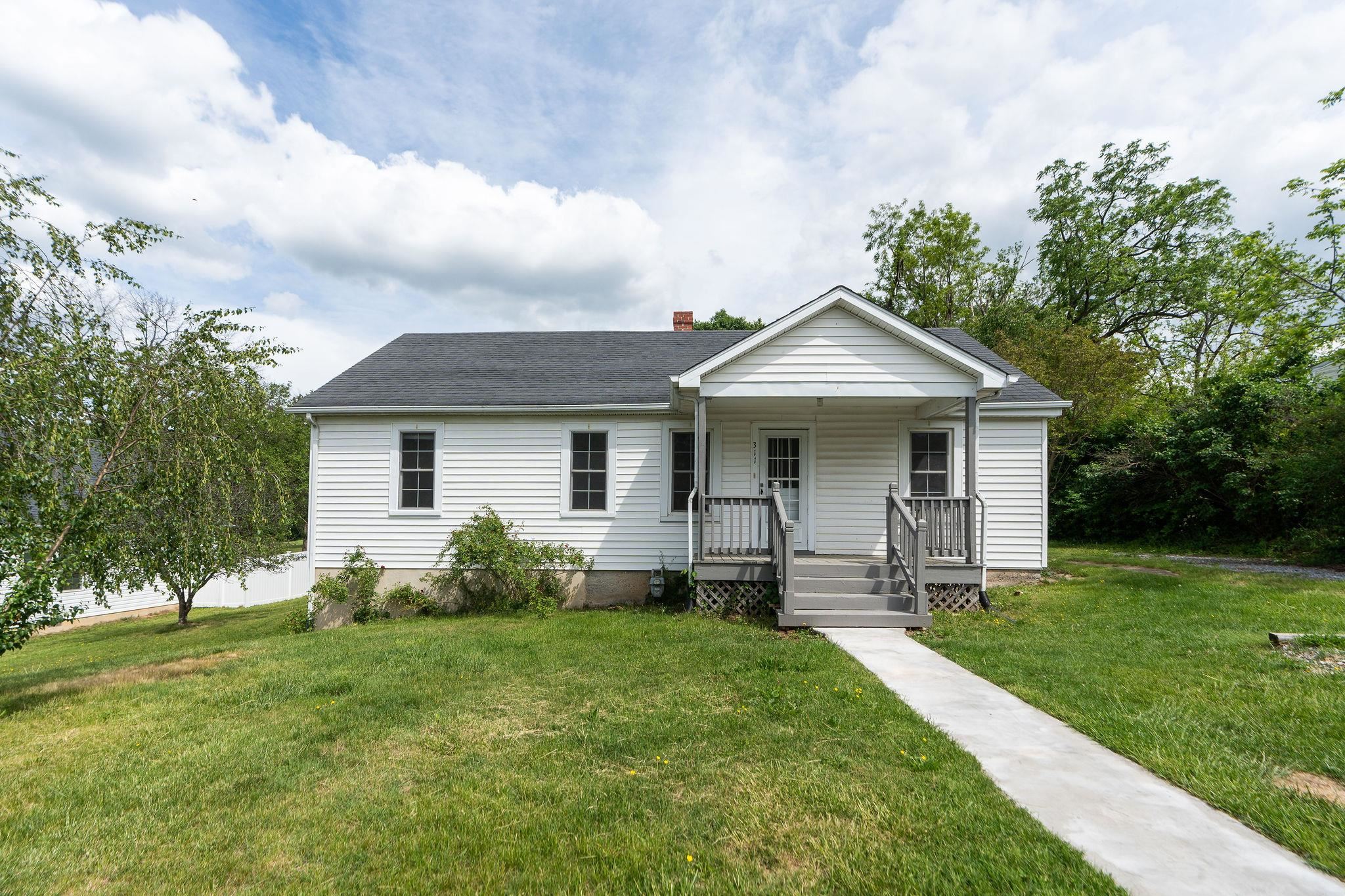 311 GRAY AVE, STAUNTON, Virginia 24401, 3 Bedrooms Bedrooms, ,2 BathroomsBathrooms,Residential,311 GRAY AVE,664328 MLS # 664328