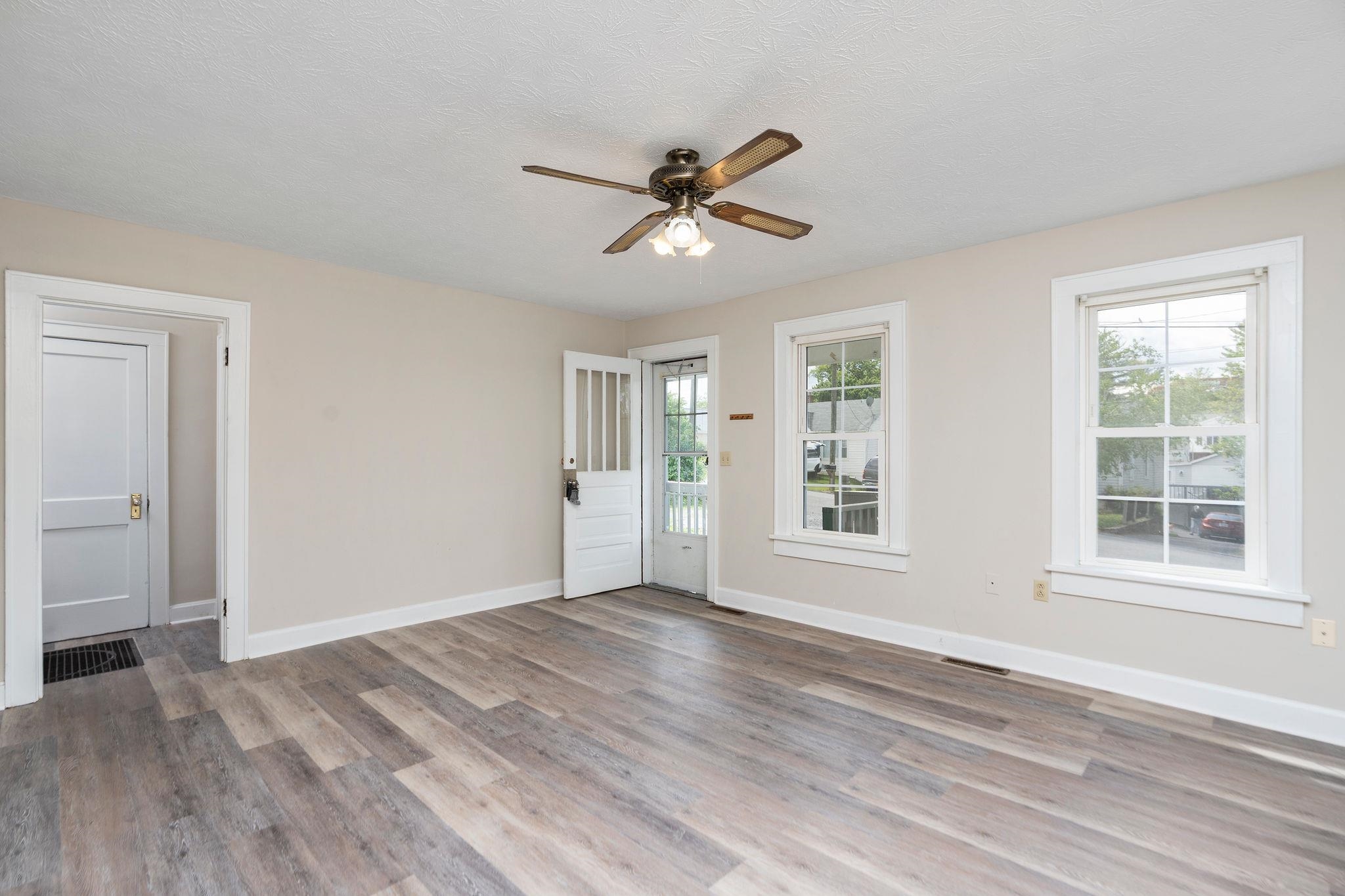 311 GRAY AVE, STAUNTON, Virginia 24401, 3 Bedrooms Bedrooms, ,2 BathroomsBathrooms,Residential,311 GRAY AVE,664328 MLS # 664328