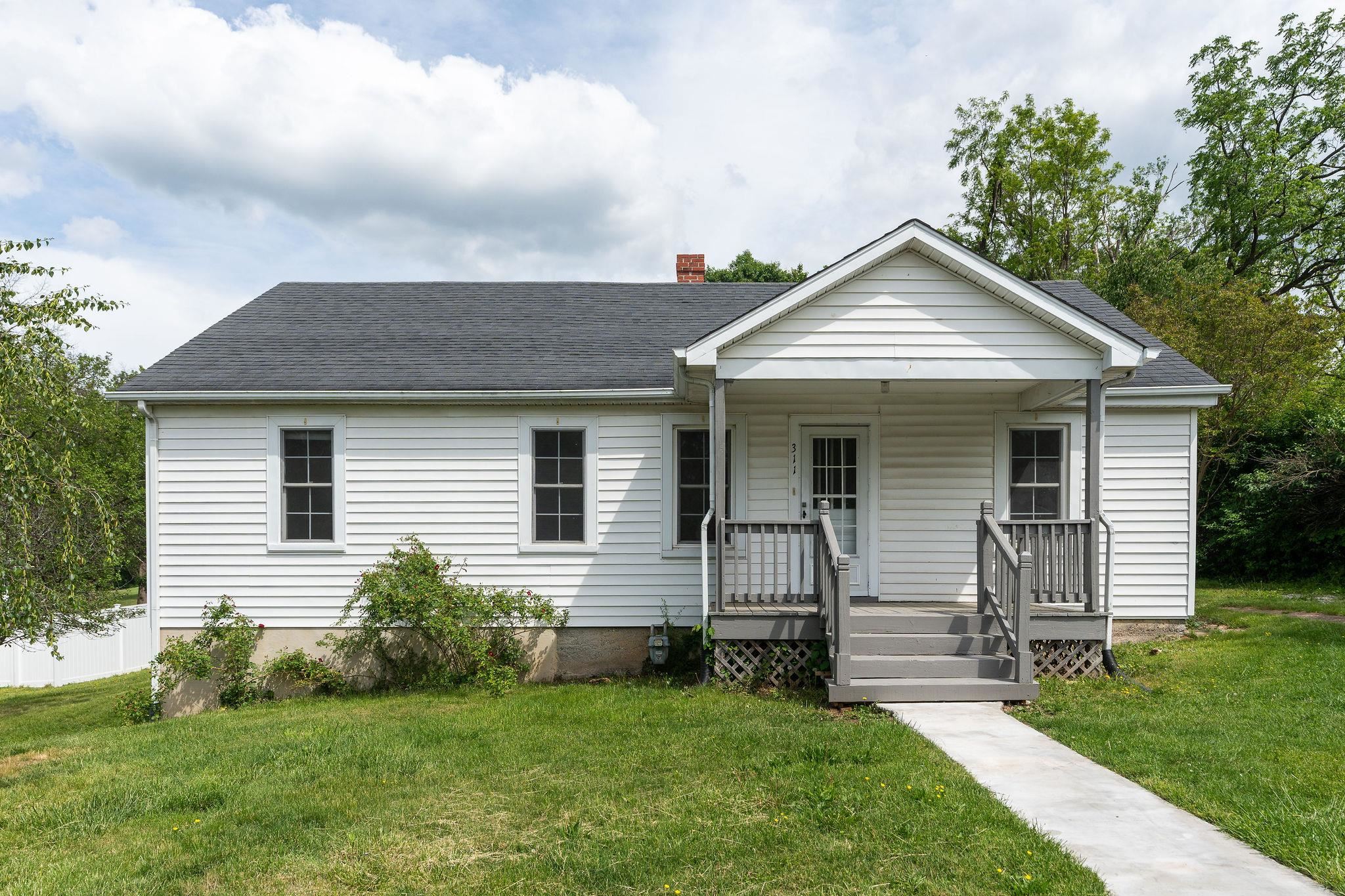 311 GRAY AVE, STAUNTON, Virginia 24401, 3 Bedrooms Bedrooms, ,2 BathroomsBathrooms,Residential,311 GRAY AVE,664328 MLS # 664328