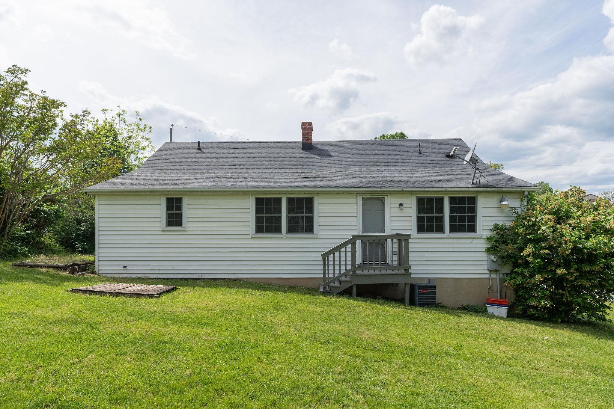 311 GRAY AVE, STAUNTON, Virginia 24401, 3 Bedrooms Bedrooms, ,2 BathroomsBathrooms,Residential,311 GRAY AVE,664328 MLS # 664328