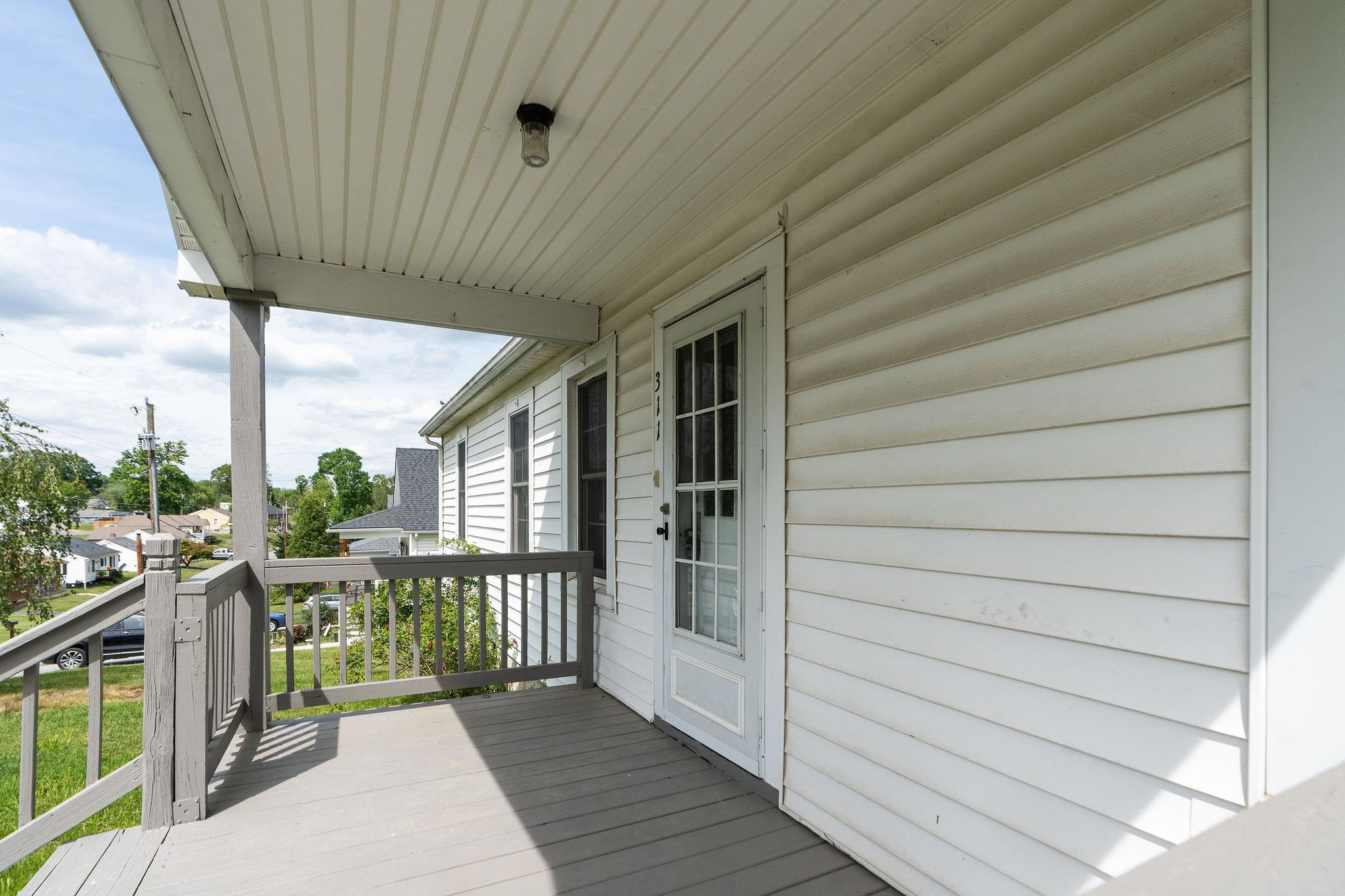311 GRAY AVE, STAUNTON, Virginia 24401, 3 Bedrooms Bedrooms, ,2 BathroomsBathrooms,Residential,311 GRAY AVE,664328 MLS # 664328