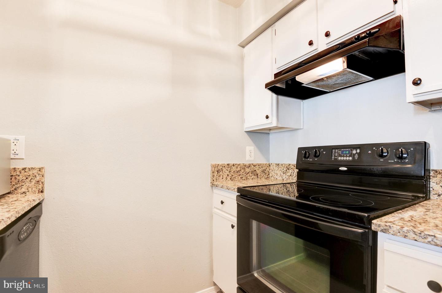 3313 WYNDHAM CIR #3210, ALEXANDRIA, Virginia 22302, 1 Bedroom Bedrooms, ,1 BathroomBathrooms,Residential,For sale,3313 WYNDHAM CIR #3210,VAAX2044806 MLS # VAAX2044806