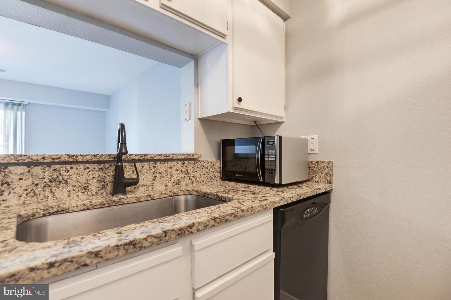3313 WYNDHAM CIR #3210, ALEXANDRIA, Virginia 22302, 1 Bedroom Bedrooms, ,1 BathroomBathrooms,Residential,For sale,3313 WYNDHAM CIR #3210,VAAX2044806 MLS # VAAX2044806