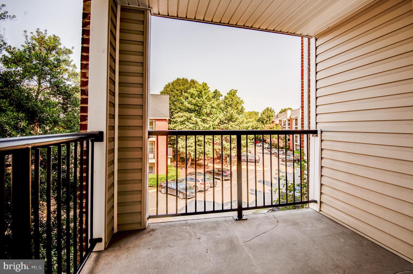 3313 WYNDHAM CIR #3210, ALEXANDRIA, Virginia 22302, 1 Bedroom Bedrooms, ,1 BathroomBathrooms,Residential,For sale,3313 WYNDHAM CIR #3210,VAAX2044806 MLS # VAAX2044806