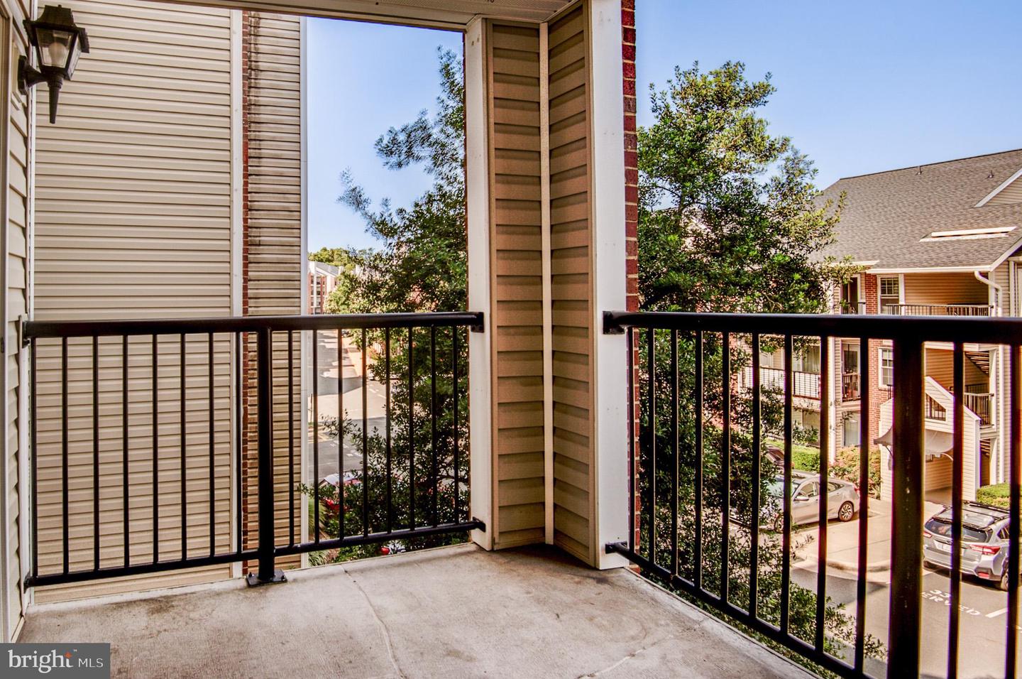 3313 WYNDHAM CIR #3210, ALEXANDRIA, Virginia 22302, 1 Bedroom Bedrooms, ,1 BathroomBathrooms,Residential,For sale,3313 WYNDHAM CIR #3210,VAAX2044806 MLS # VAAX2044806