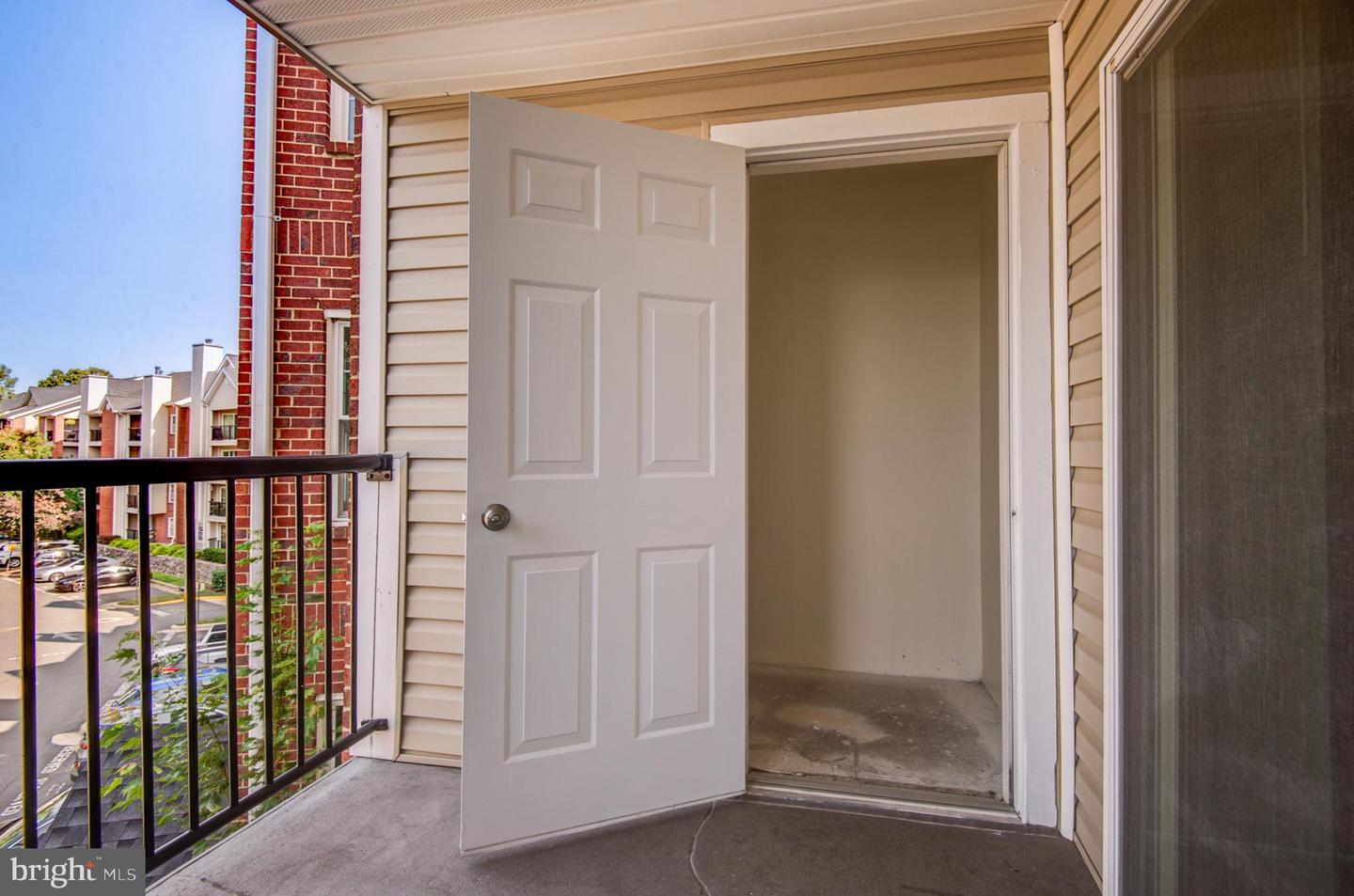 3313 WYNDHAM CIR #3210, ALEXANDRIA, Virginia 22302, 1 Bedroom Bedrooms, ,1 BathroomBathrooms,Residential,For sale,3313 WYNDHAM CIR #3210,VAAX2044806 MLS # VAAX2044806