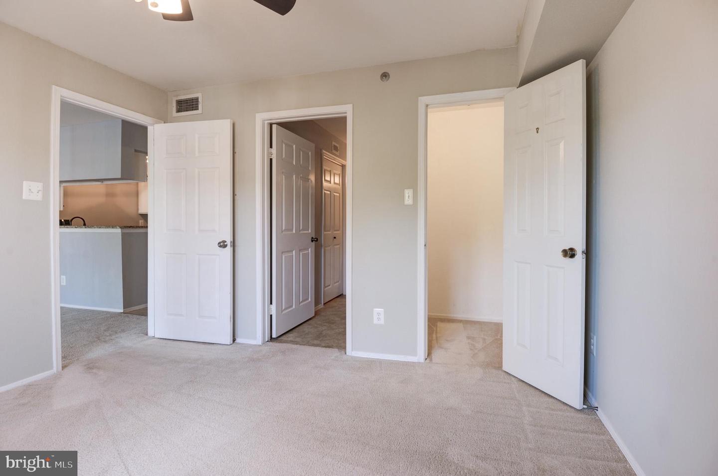 3313 WYNDHAM CIR #3210, ALEXANDRIA, Virginia 22302, 1 Bedroom Bedrooms, ,1 BathroomBathrooms,Residential,For sale,3313 WYNDHAM CIR #3210,VAAX2044806 MLS # VAAX2044806