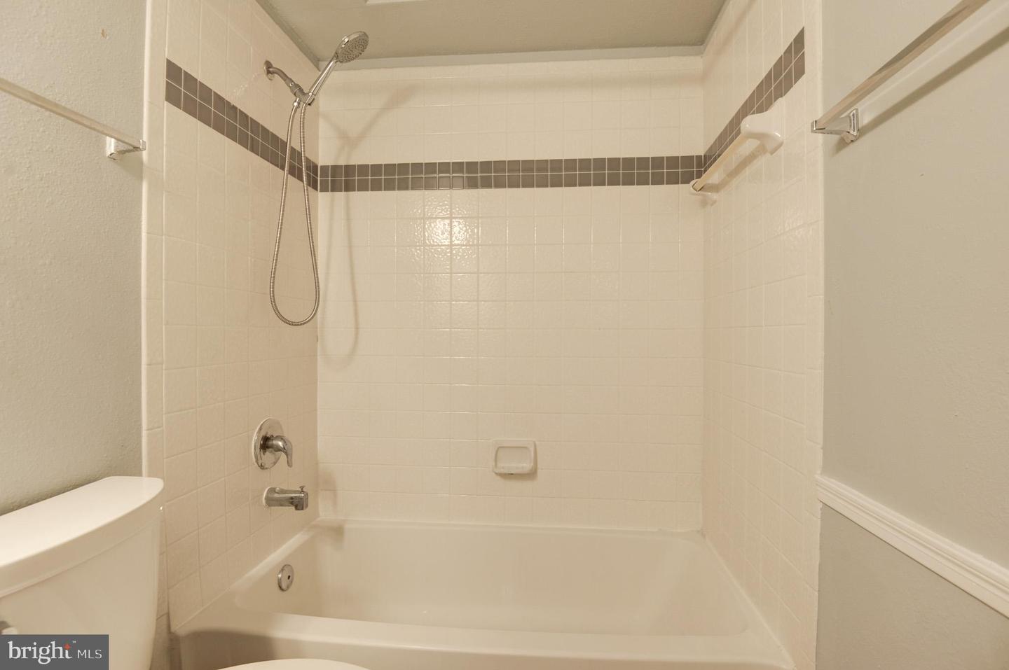 3313 WYNDHAM CIR #3210, ALEXANDRIA, Virginia 22302, 1 Bedroom Bedrooms, ,1 BathroomBathrooms,Residential,For sale,3313 WYNDHAM CIR #3210,VAAX2044806 MLS # VAAX2044806