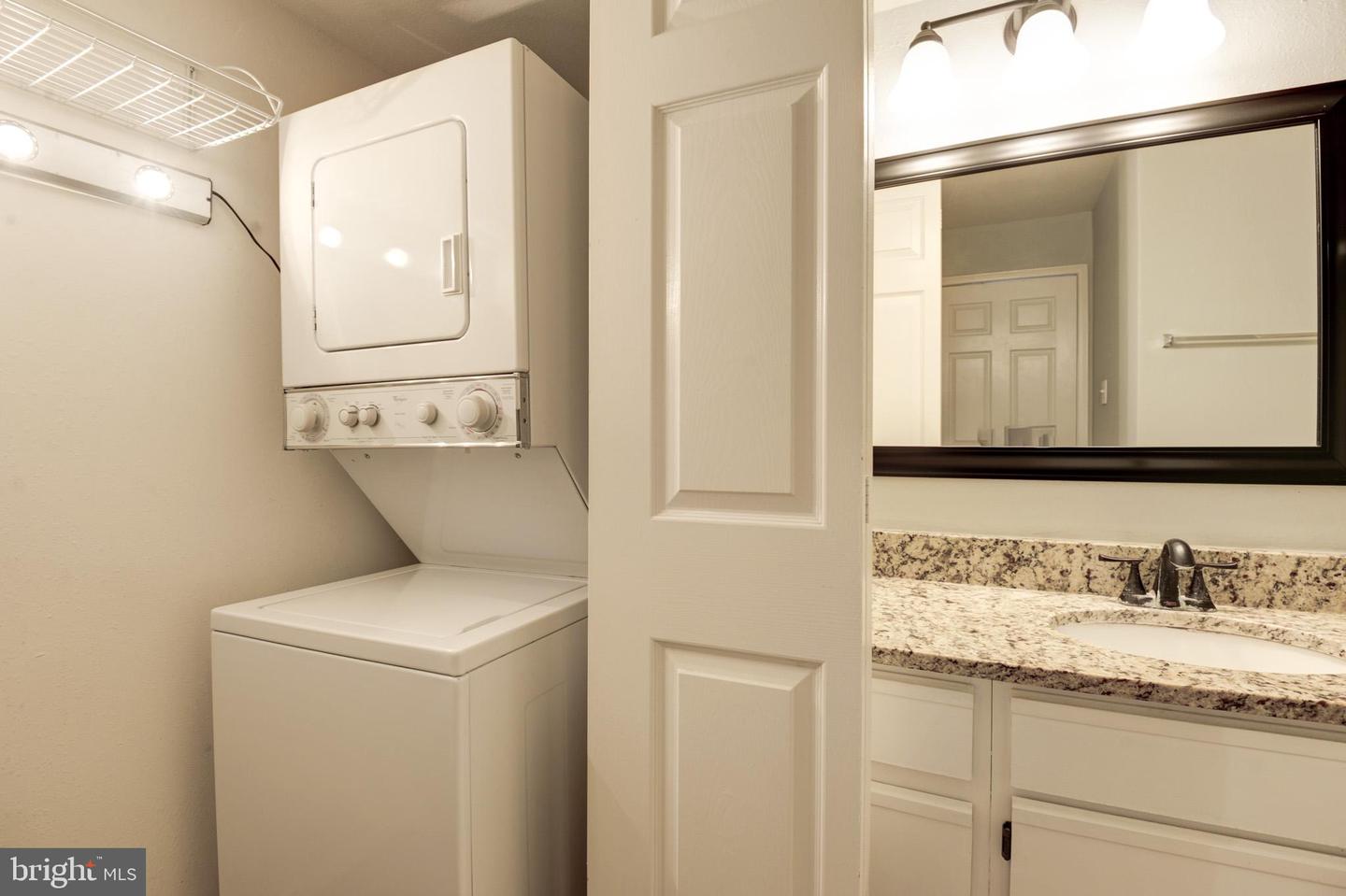 3313 WYNDHAM CIR #3210, ALEXANDRIA, Virginia 22302, 1 Bedroom Bedrooms, ,1 BathroomBathrooms,Residential,For sale,3313 WYNDHAM CIR #3210,VAAX2044806 MLS # VAAX2044806