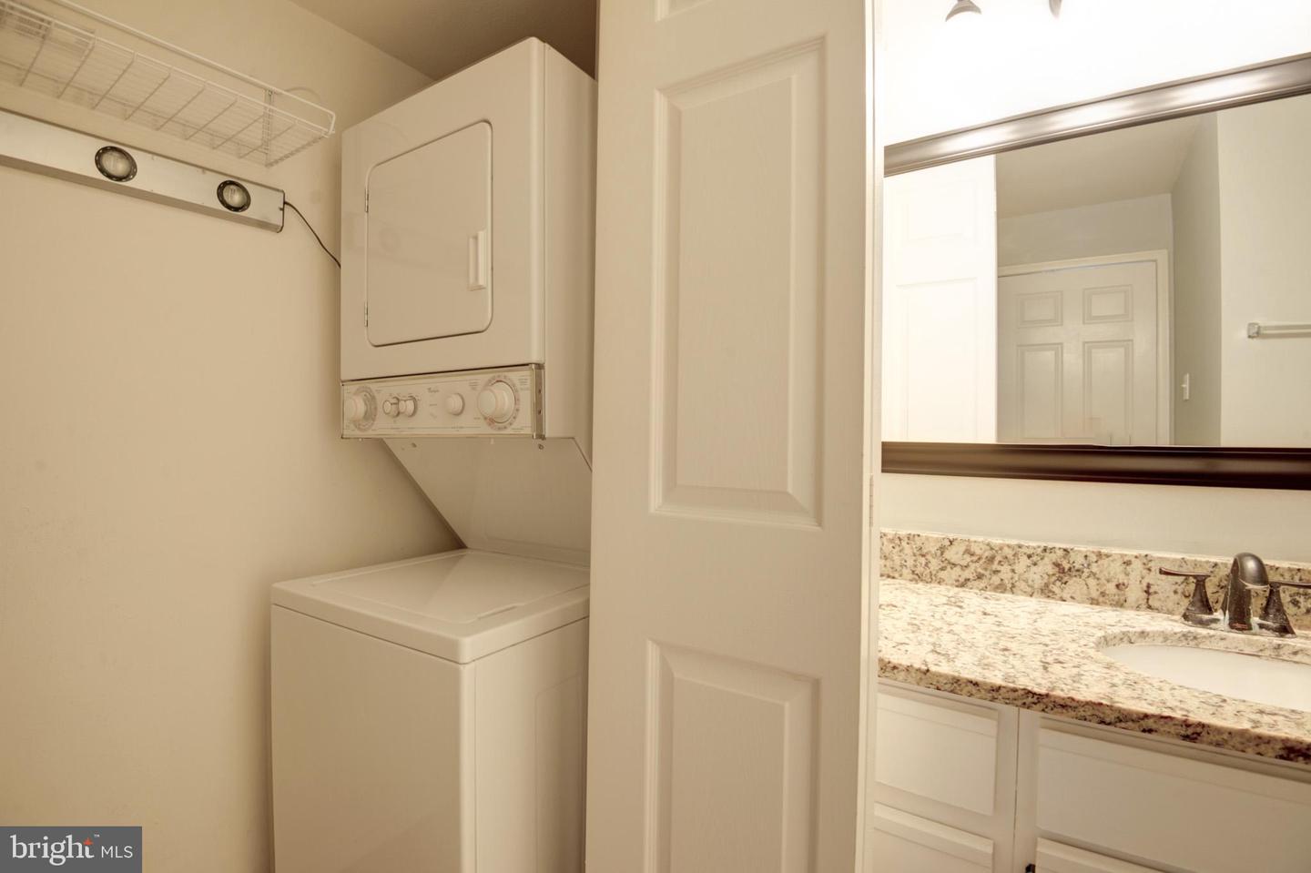3313 WYNDHAM CIR #3210, ALEXANDRIA, Virginia 22302, 1 Bedroom Bedrooms, ,1 BathroomBathrooms,Residential,For sale,3313 WYNDHAM CIR #3210,VAAX2044806 MLS # VAAX2044806