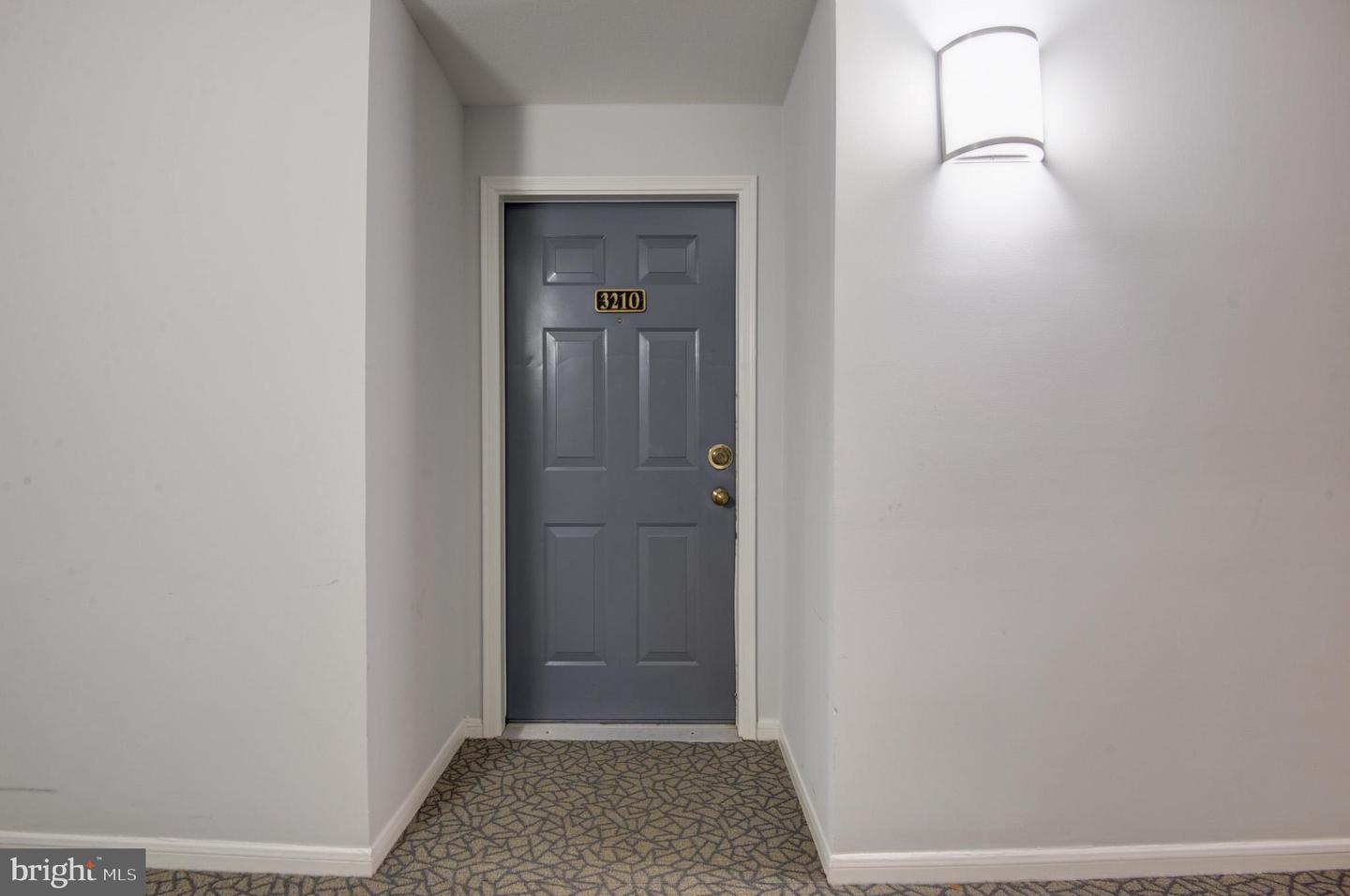 3313 WYNDHAM CIR #3210, ALEXANDRIA, Virginia 22302, 1 Bedroom Bedrooms, ,1 BathroomBathrooms,Residential,For sale,3313 WYNDHAM CIR #3210,VAAX2044806 MLS # VAAX2044806