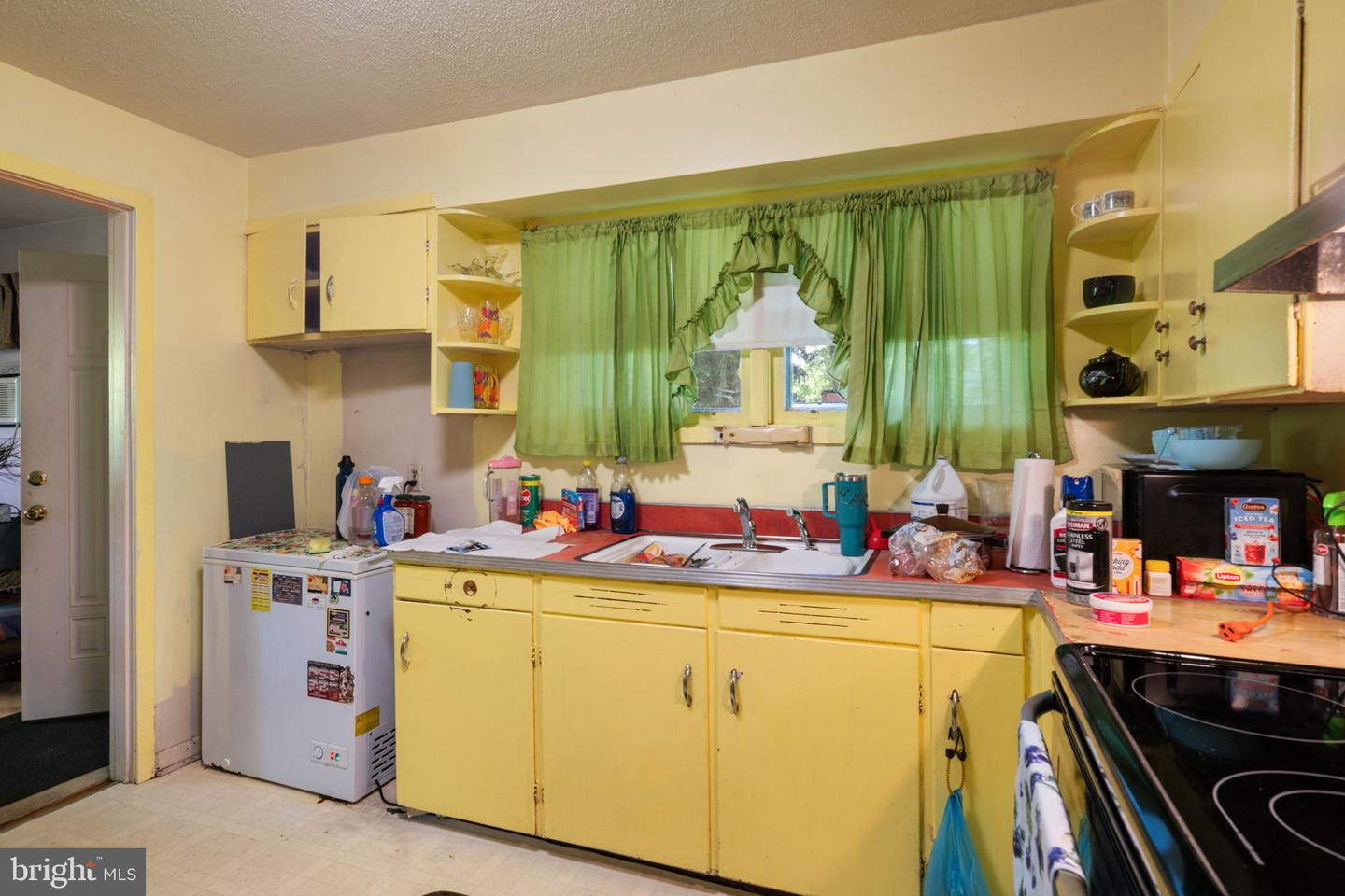 1950 DONNA LN, WOODBRIDGE, Virginia 22191, 3 Bedrooms Bedrooms, ,1 BathroomBathrooms,Residential,For sale,1950 DONNA LN,VAPW2093910 MLS # VAPW2093910