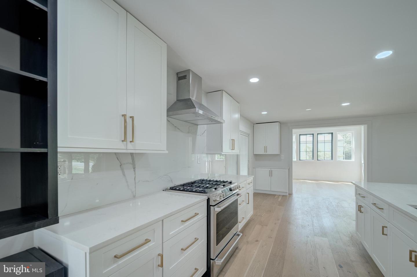2811 CEDAR LN, VIENNA, Virginia 22180, 3 Bedrooms Bedrooms, ,2 BathroomsBathrooms,Residential,For sale,2811 CEDAR LN,VAFX2238672 MLS # VAFX2238672