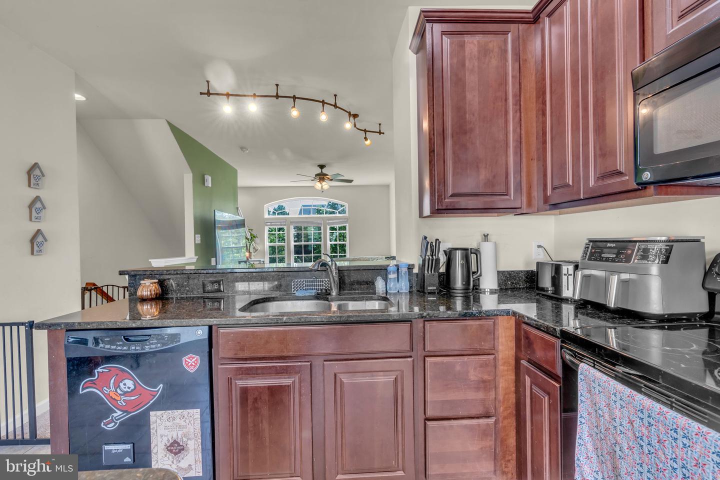 14036 CANNONDALE WAY, GAINESVILLE, Virginia 20155, 2 Bedrooms Bedrooms, ,4 BathroomsBathrooms,Residential,For sale,14036 CANNONDALE WAY,VAPW2094036 MLS # VAPW2094036