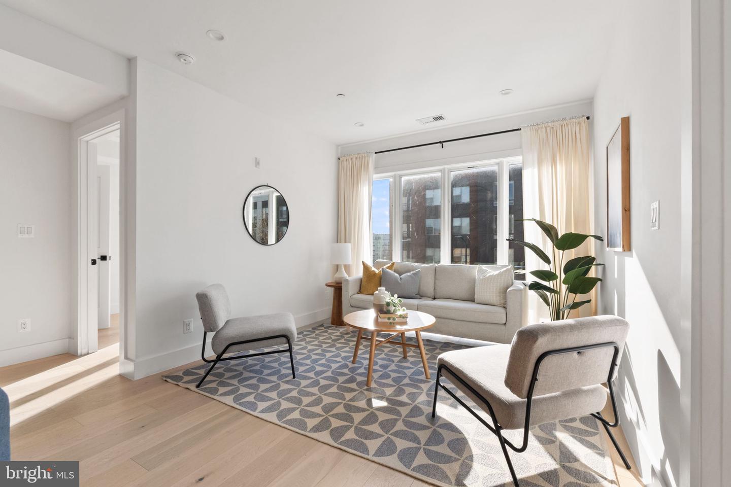 1658 K ST NE #5, WASHINGTON, District Of Columbia 20002, 2 Bedrooms Bedrooms, ,2 BathroomsBathrooms,Residential,For sale,1658 K ST NE #5,DCDC2199232 MLS # DCDC2199232