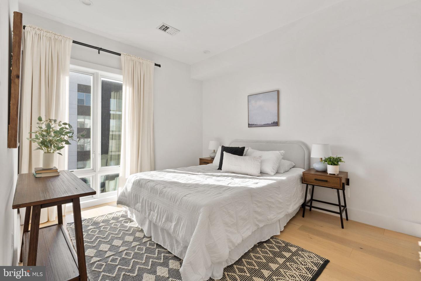 1658 K ST NE #5, WASHINGTON, District Of Columbia 20002, 2 Bedrooms Bedrooms, ,2 BathroomsBathrooms,Residential,For sale,1658 K ST NE #5,DCDC2199232 MLS # DCDC2199232