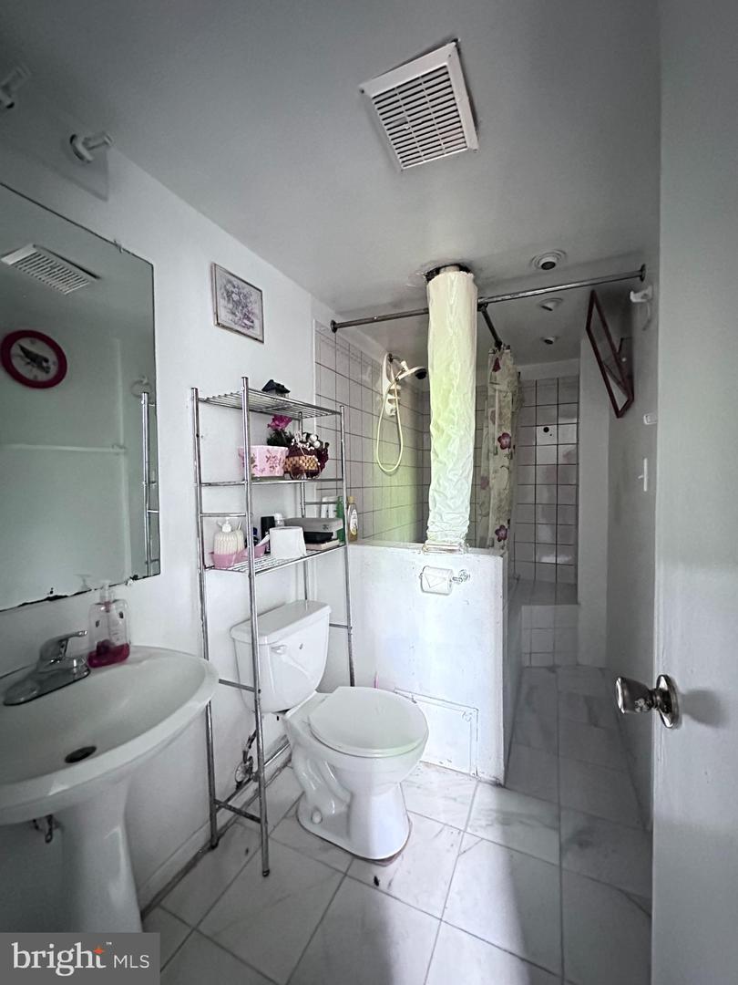 7124 WHETSTONE RD, ALEXANDRIA, Virginia 22306, 4 Bedrooms Bedrooms, 4 Rooms Rooms,2 BathroomsBathrooms,Residential,For sale,7124 WHETSTONE RD,VAFX2238850 MLS # VAFX2238850