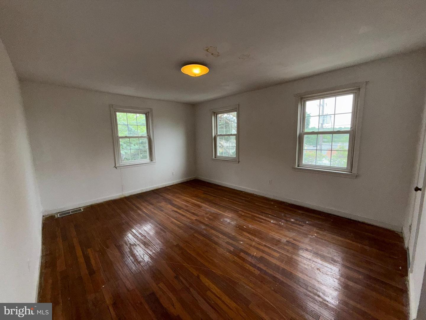 3916 SOUTHERN AVE SE, WASHINGTON, District Of Columbia 20020, 2 Bedrooms Bedrooms, ,1 BathroomBathrooms,Residential,For sale,3916 SOUTHERN AVE SE,DCDC2199200 MLS # DCDC2199200