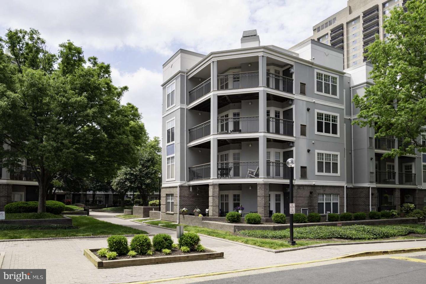 5575 SEMINARY RD #212, FALLS CHURCH, Virginia 22041, 2 Bedrooms Bedrooms, 4 Rooms Rooms,2 BathroomsBathrooms,Residential,For sale,5575 SEMINARY RD #212,VAFX2238974 MLS # VAFX2238974