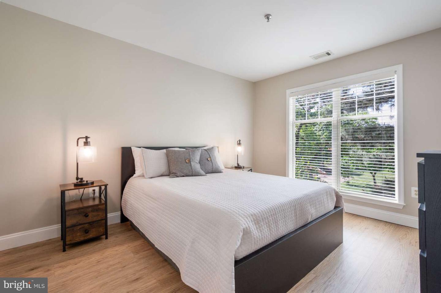 5575 SEMINARY RD #212, FALLS CHURCH, Virginia 22041, 2 Bedrooms Bedrooms, 4 Rooms Rooms,2 BathroomsBathrooms,Residential,For sale,5575 SEMINARY RD #212,VAFX2238974 MLS # VAFX2238974
