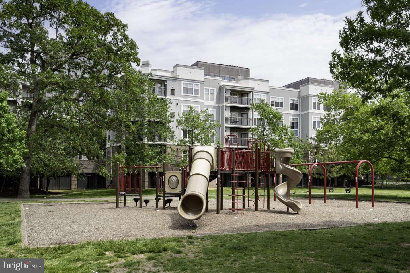 5575 SEMINARY RD #212, FALLS CHURCH, Virginia 22041, 2 Bedrooms Bedrooms, 4 Rooms Rooms,2 BathroomsBathrooms,Residential,For sale,5575 SEMINARY RD #212,VAFX2238974 MLS # VAFX2238974