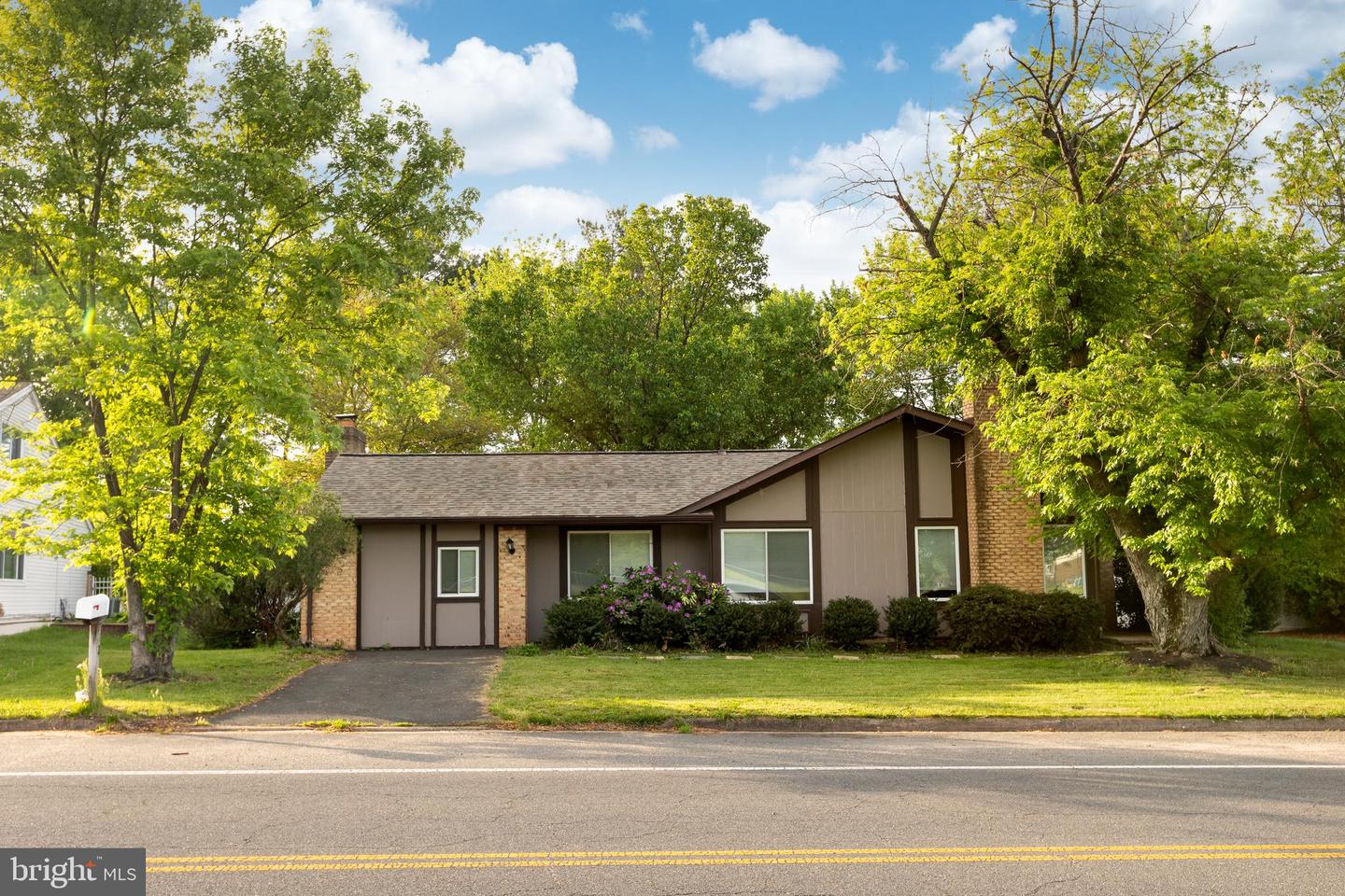 722 SUGARLAND RUN DR, STERLING, Virginia 20164, 4 Bedrooms Bedrooms, ,2 BathroomsBathrooms,Residential,For sale,722 SUGARLAND RUN DR,VALO2095710 MLS # VALO2095710