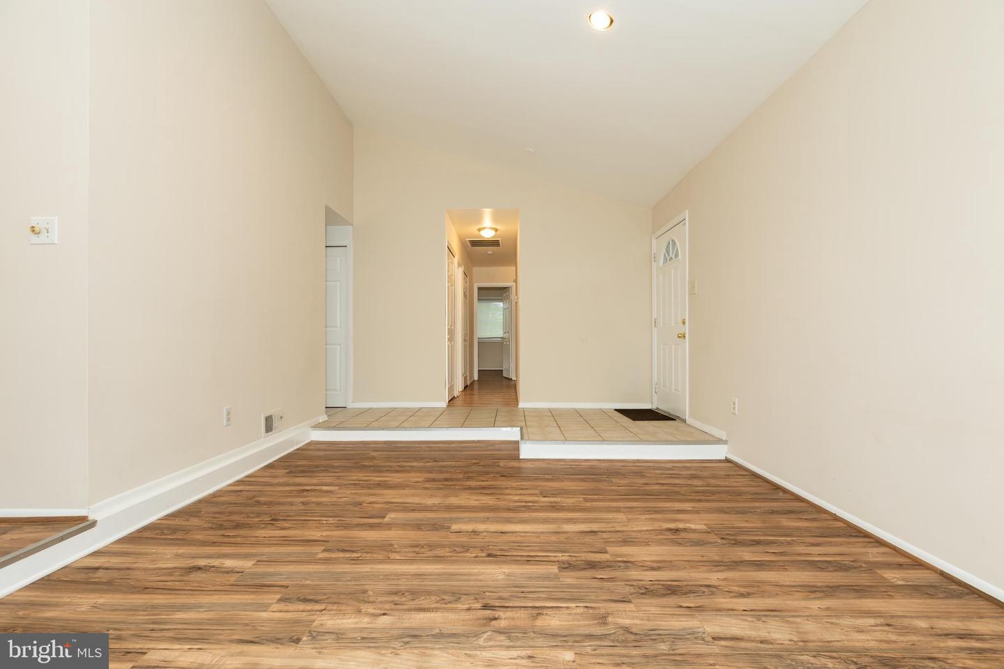 722 SUGARLAND RUN DR, STERLING, Virginia 20164, 4 Bedrooms Bedrooms, ,2 BathroomsBathrooms,Residential,For sale,722 SUGARLAND RUN DR,VALO2095710 MLS # VALO2095710