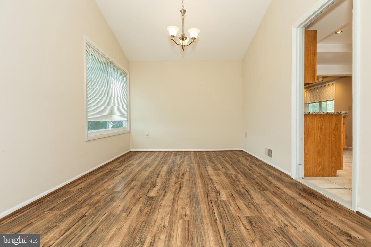 722 SUGARLAND RUN DR, STERLING, Virginia 20164, 4 Bedrooms Bedrooms, ,2 BathroomsBathrooms,Residential,For sale,722 SUGARLAND RUN DR,VALO2095710 MLS # VALO2095710