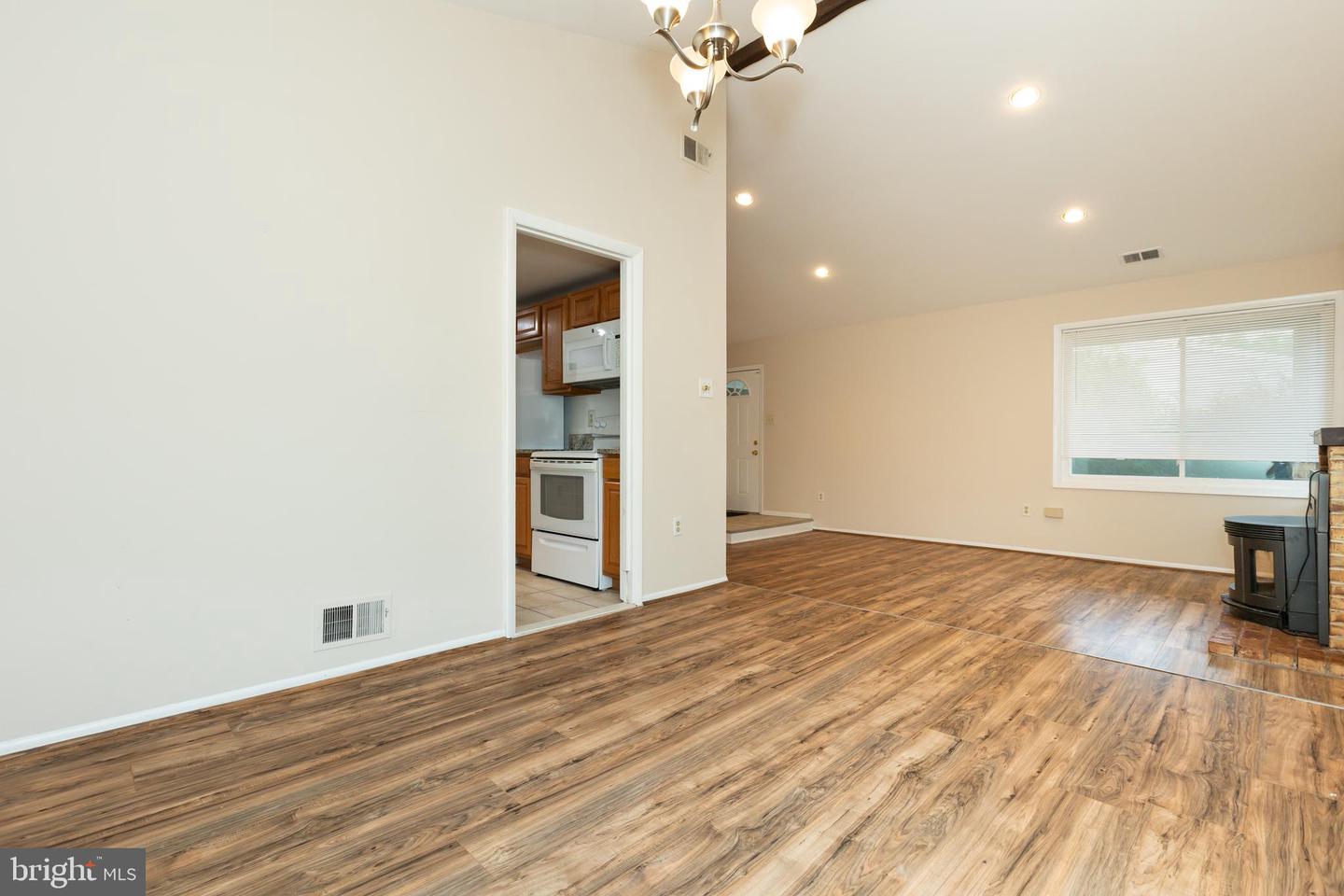 722 SUGARLAND RUN DR, STERLING, Virginia 20164, 4 Bedrooms Bedrooms, ,2 BathroomsBathrooms,Residential,For sale,722 SUGARLAND RUN DR,VALO2095710 MLS # VALO2095710