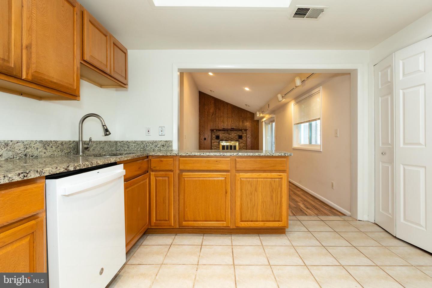 722 SUGARLAND RUN DR, STERLING, Virginia 20164, 4 Bedrooms Bedrooms, ,2 BathroomsBathrooms,Residential,For sale,722 SUGARLAND RUN DR,VALO2095710 MLS # VALO2095710