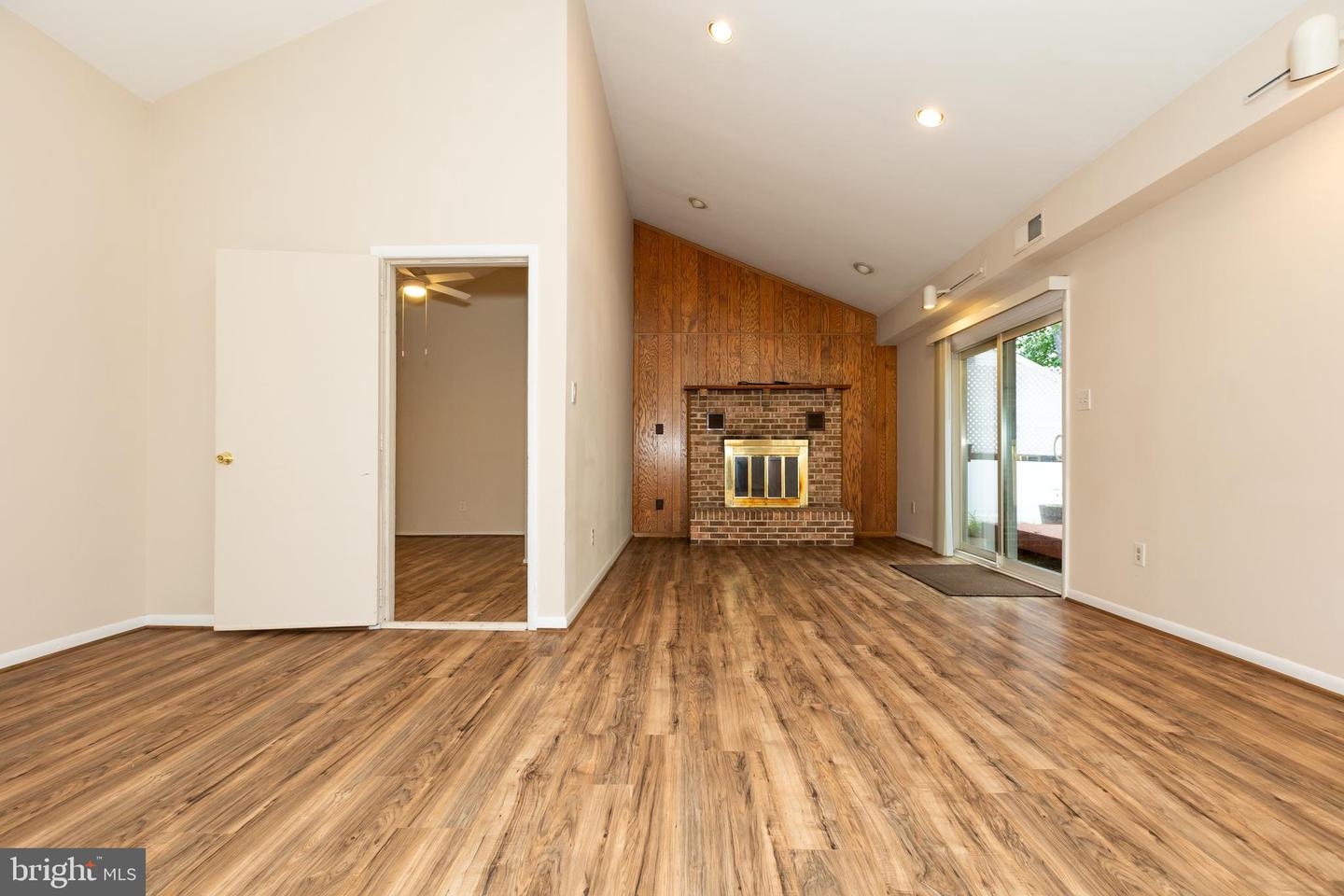 722 SUGARLAND RUN DR, STERLING, Virginia 20164, 4 Bedrooms Bedrooms, ,2 BathroomsBathrooms,Residential,For sale,722 SUGARLAND RUN DR,VALO2095710 MLS # VALO2095710