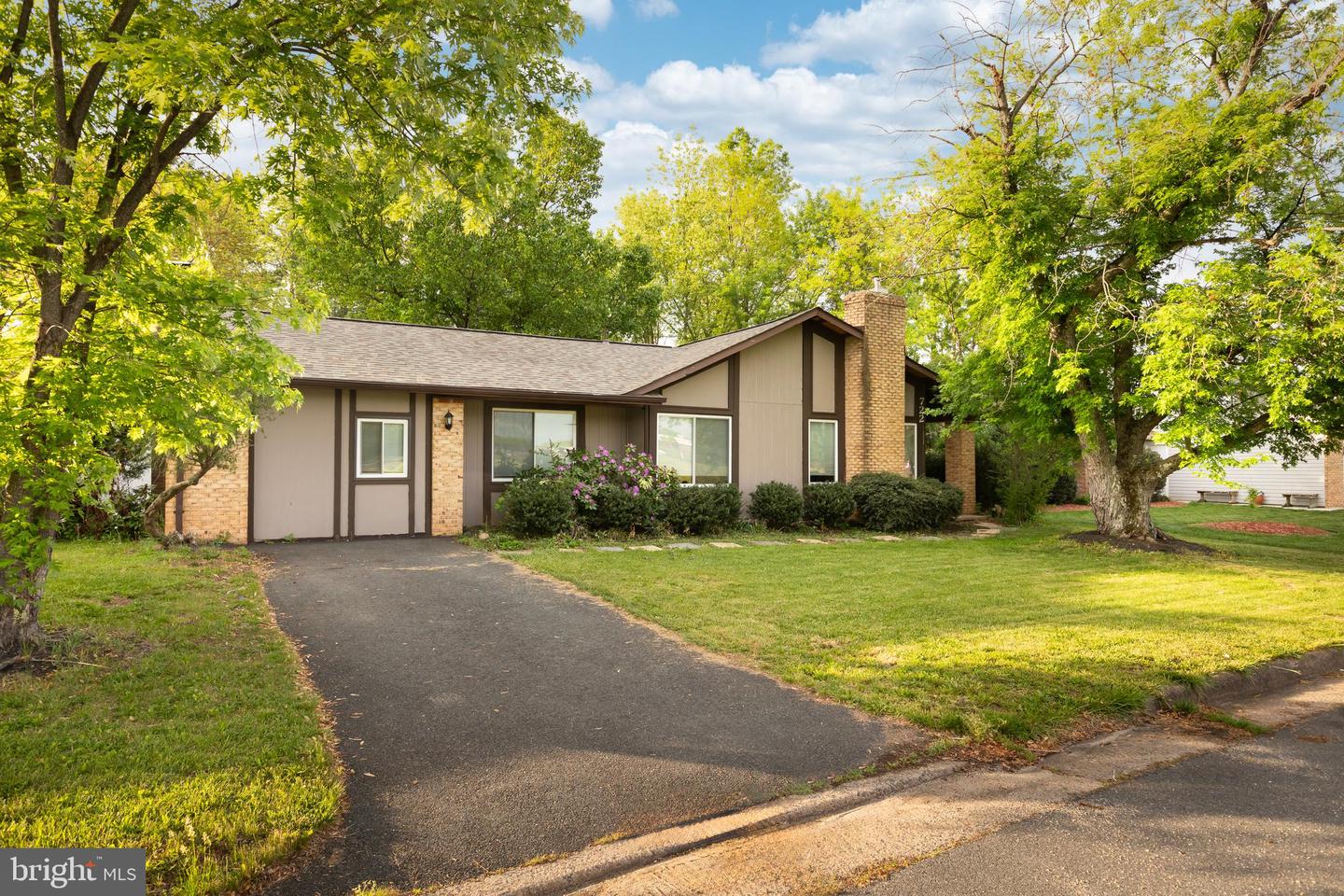 722 SUGARLAND RUN DR, STERLING, Virginia 20164, 4 Bedrooms Bedrooms, ,2 BathroomsBathrooms,Residential,For sale,722 SUGARLAND RUN DR,VALO2095710 MLS # VALO2095710