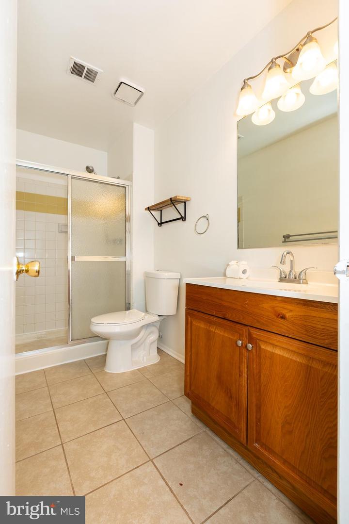 722 SUGARLAND RUN DR, STERLING, Virginia 20164, 4 Bedrooms Bedrooms, ,2 BathroomsBathrooms,Residential,For sale,722 SUGARLAND RUN DR,VALO2095710 MLS # VALO2095710