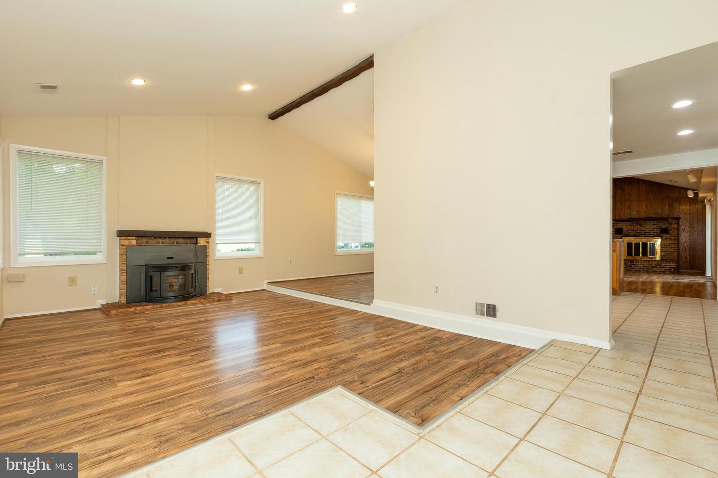 722 SUGARLAND RUN DR, STERLING, Virginia 20164, 4 Bedrooms Bedrooms, ,2 BathroomsBathrooms,Residential,For sale,722 SUGARLAND RUN DR,VALO2095710 MLS # VALO2095710