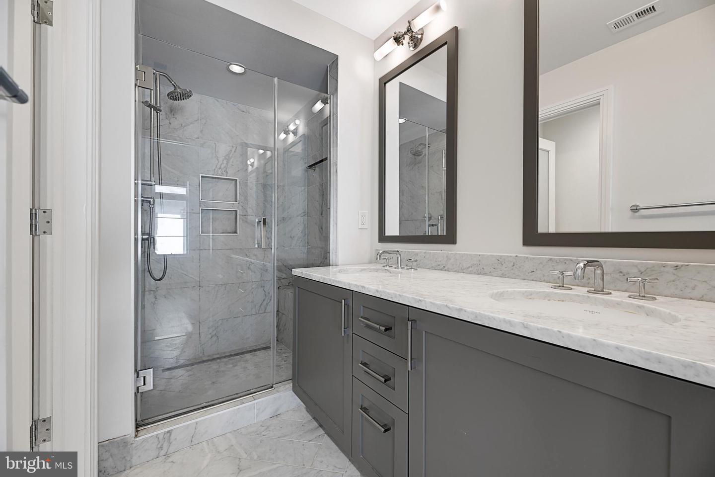 409 GUETHLER'S WAY SE, WASHINGTON, District Of Columbia 20003, 3 Bedrooms Bedrooms, ,4 BathroomsBathrooms,Residential,For sale,409 GUETHLER'S WAY SE,DCDC2199316 MLS # DCDC2199316