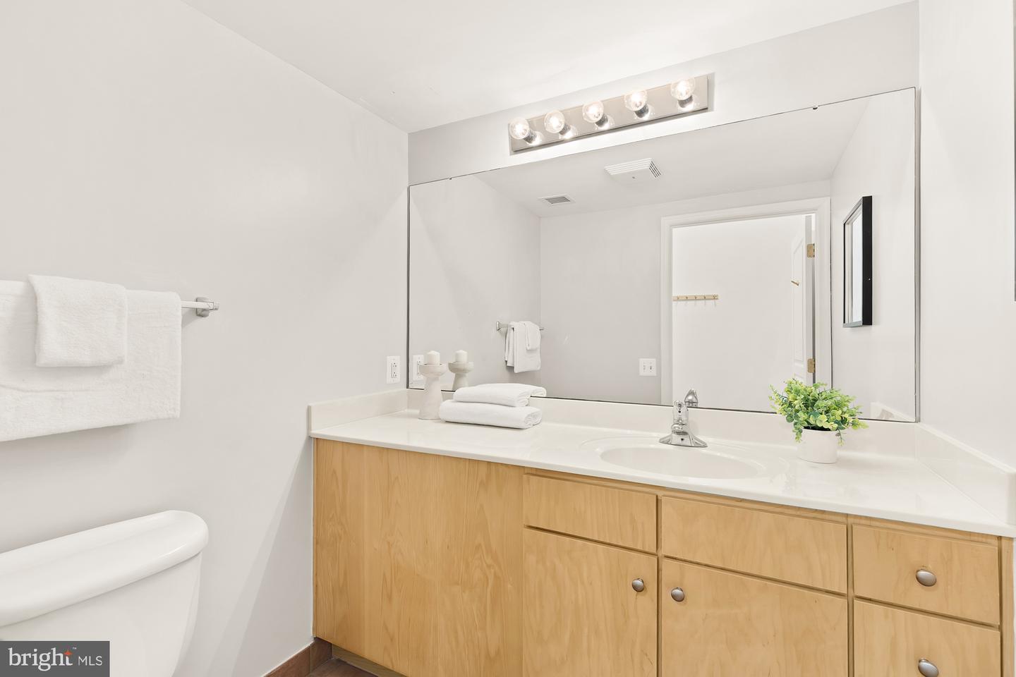 616 E ST NW #447, WASHINGTON, District Of Columbia 20004, 2 Bedrooms Bedrooms, ,2 BathroomsBathrooms,Residential,For sale,616 E ST NW #447,DCDC2199340 MLS # DCDC2199340