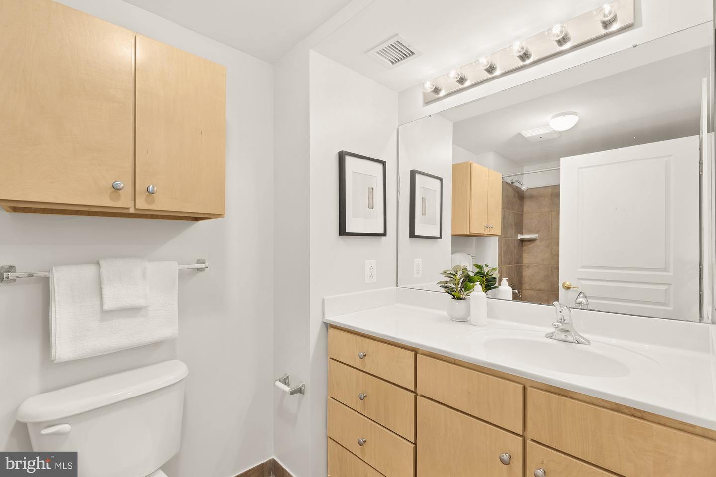 616 E ST NW #447, WASHINGTON, District Of Columbia 20004, 2 Bedrooms Bedrooms, ,2 BathroomsBathrooms,Residential,For sale,616 E ST NW #447,DCDC2199340 MLS # DCDC2199340