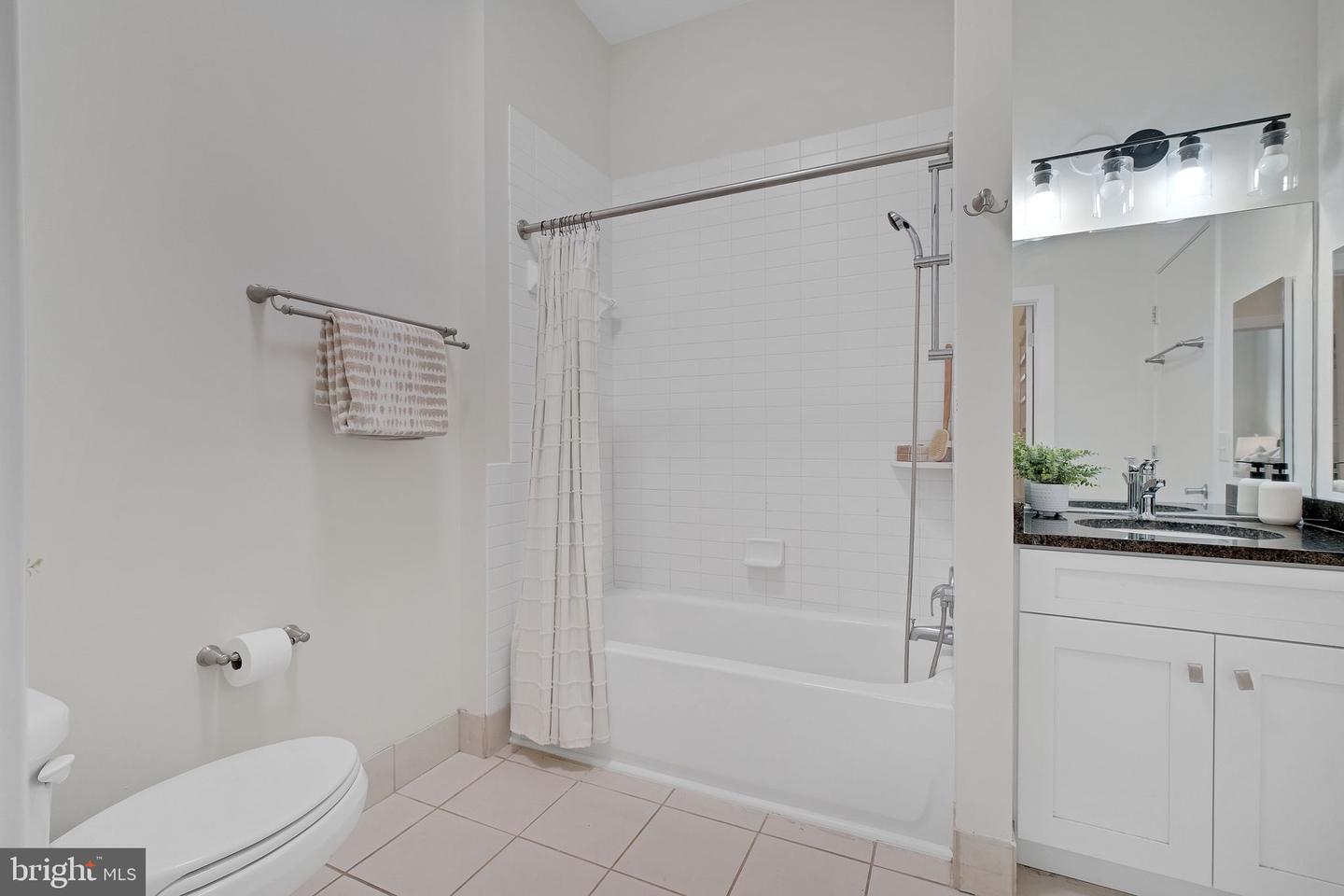 1000 NEW JERSEY AVE SE #103, WASHINGTON, District Of Columbia 20003, 1 Bedroom Bedrooms, ,1 BathroomBathrooms,Residential,For sale,1000 NEW JERSEY AVE SE #103,DCDC2199418 MLS # DCDC2199418