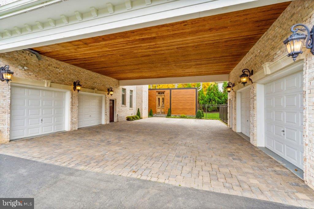 1039 AZIZA CT, GREAT FALLS, Virginia 22066, 6 Bedrooms Bedrooms, ,8 BathroomsBathrooms,Residential,For sale,1039 AZIZA CT,VAFX2239102 MLS # VAFX2239102