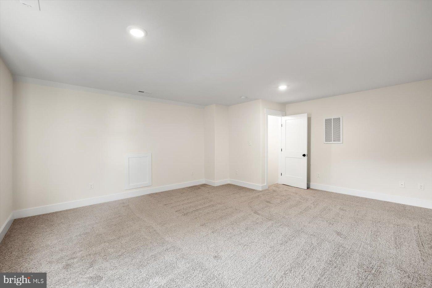 111 HUNTINGTON HILLS LN, FREDERICKSBURG, Virginia 22401, 4 Bedrooms Bedrooms, ,3 BathroomsBathrooms,Residential,For sale,111 HUNTINGTON HILLS LN,VAFB2008144 MLS # VAFB2008144