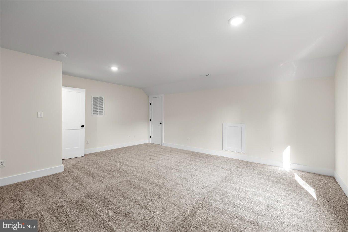 111 HUNTINGTON HILLS LN, FREDERICKSBURG, Virginia 22401, 4 Bedrooms Bedrooms, ,3 BathroomsBathrooms,Residential,For sale,111 HUNTINGTON HILLS LN,VAFB2008144 MLS # VAFB2008144