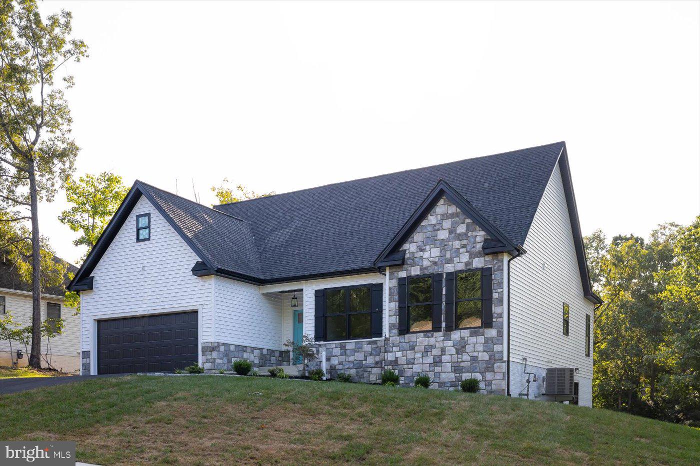 111 HUNTINGTON HILLS LN, FREDERICKSBURG, Virginia 22401, 4 Bedrooms Bedrooms, ,3 BathroomsBathrooms,Residential,For sale,111 HUNTINGTON HILLS LN,VAFB2008144 MLS # VAFB2008144